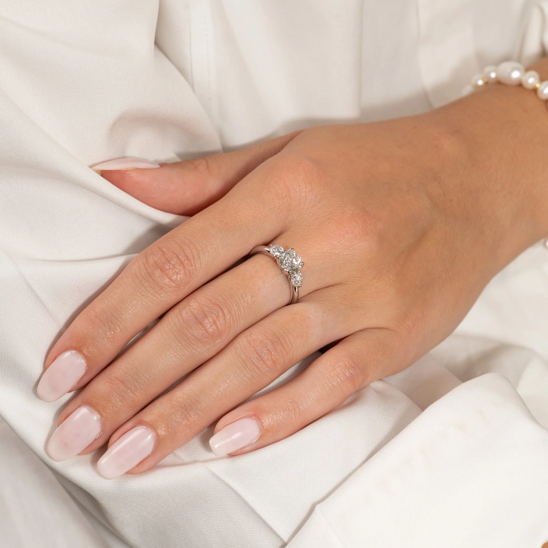 ROUND TRILOGY LAB-DIAMOND RING - 1.7ct - WG - Image 5