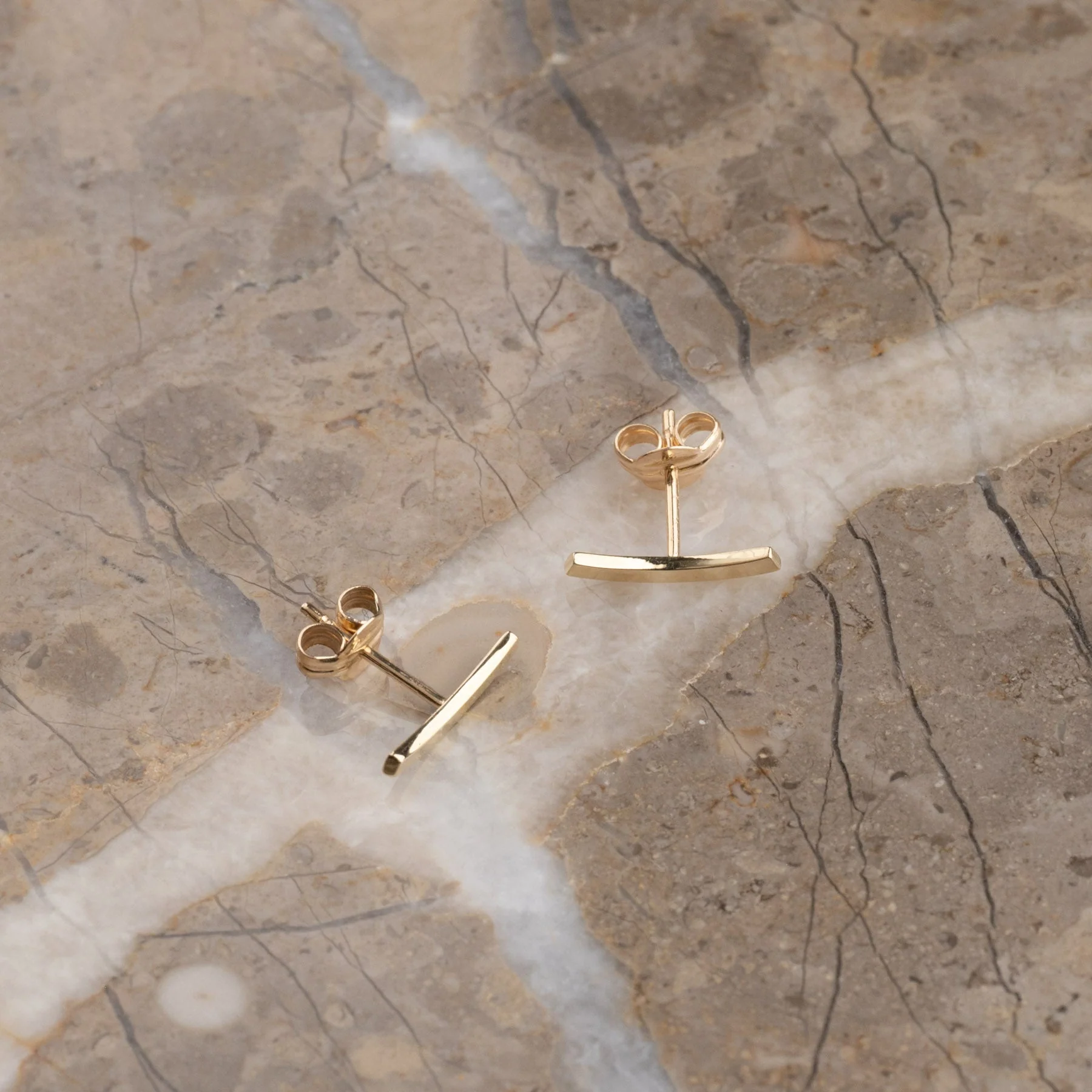 SCARLETT SOLID GOLD STUD EARRING - Image 3