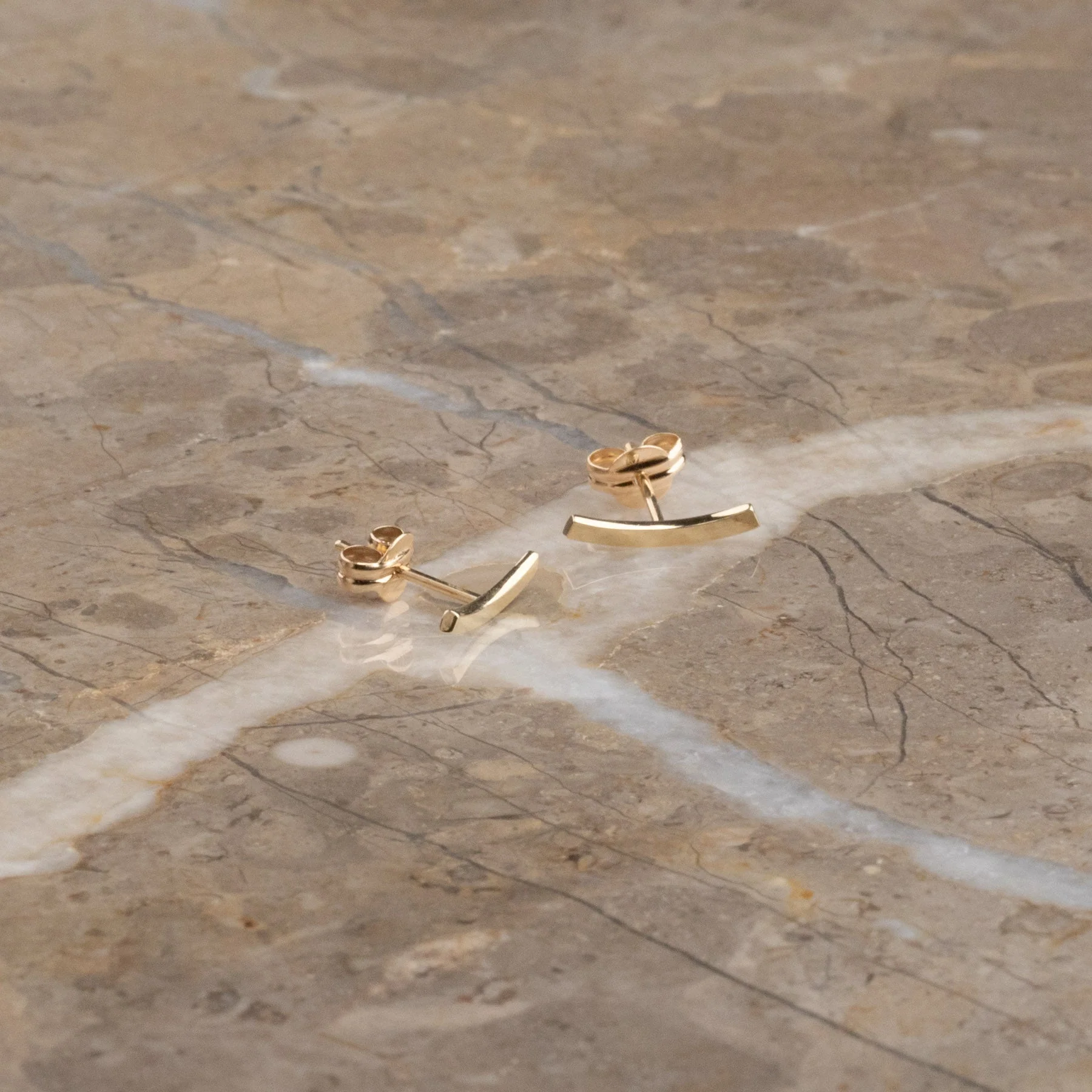 SCARLETT SOLID GOLD STUD EARRING - Image 5