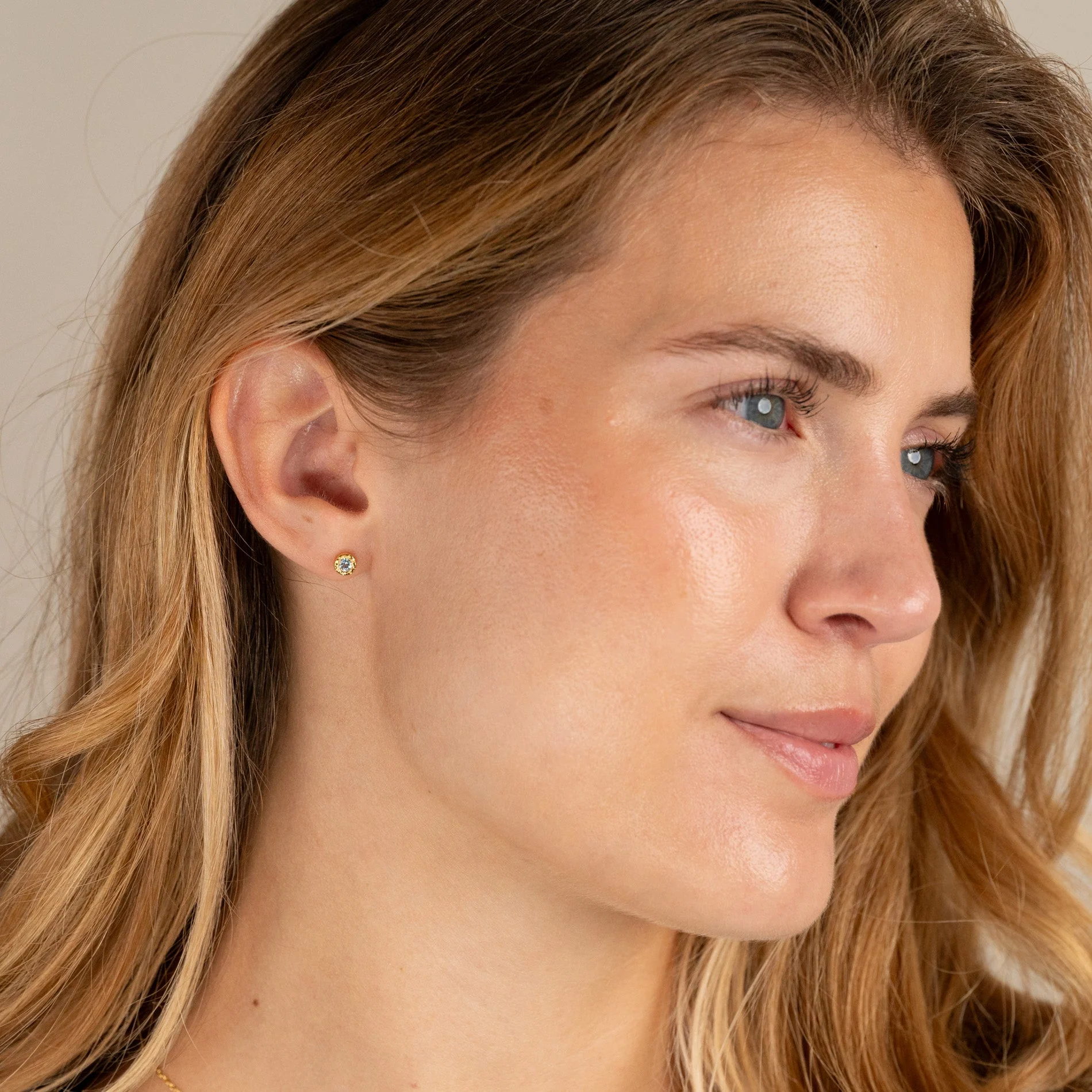 SELENE BLUE TOPAZ GOLDEN STUD EARRING - Image 6