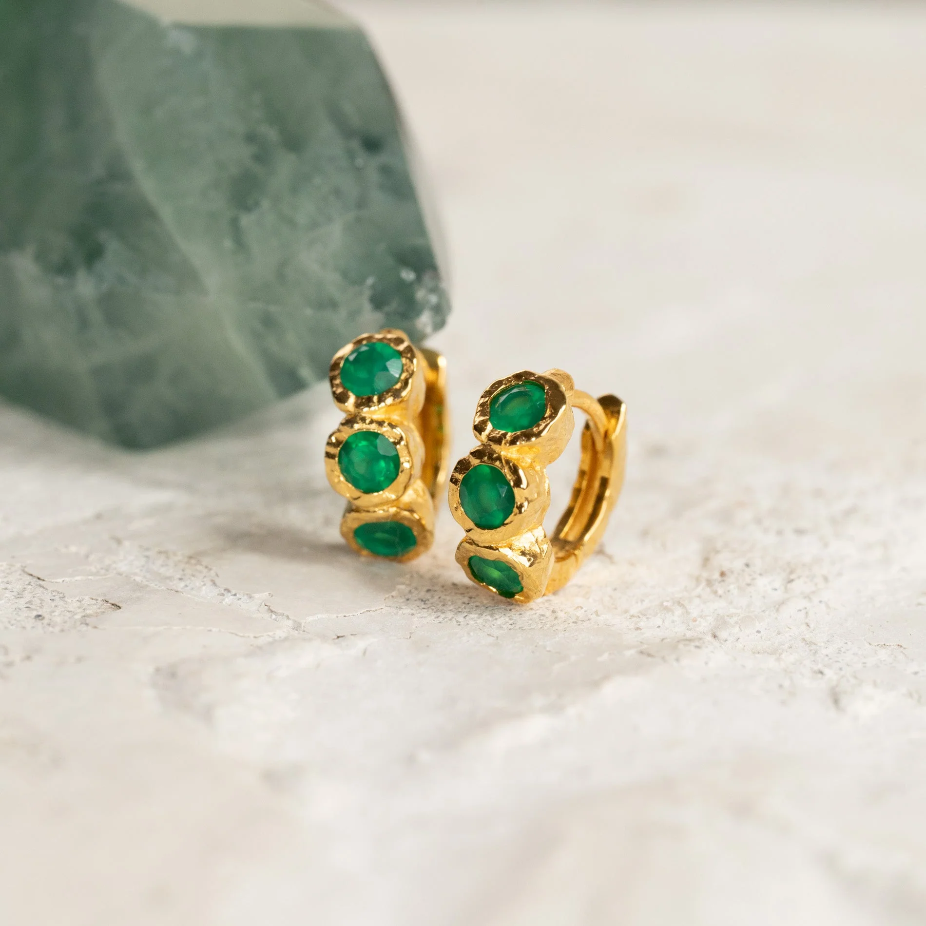 SELENE GREEN AGATE GOLDEN HUGGIE EARRING - Image 3
