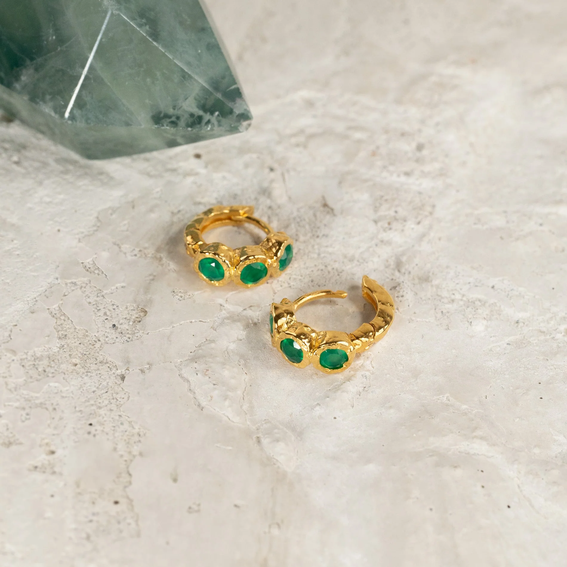 SELENE GREEN AGATE GOLDEN HUGGIE EARRING - Image 6