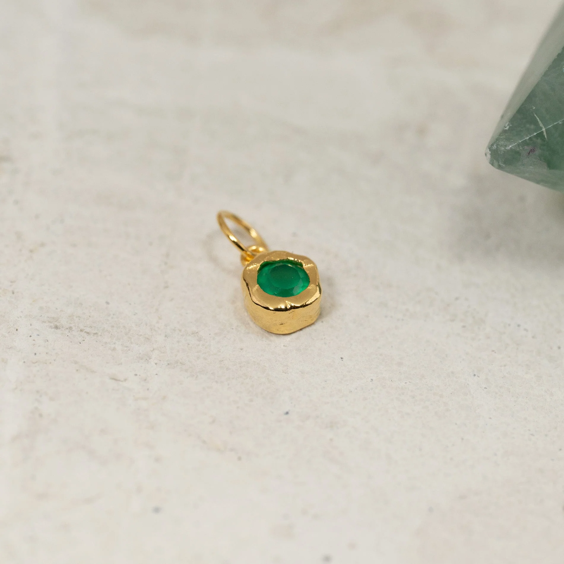SELENE GREEN AGATE GOLDEN PENDANT - Image 2