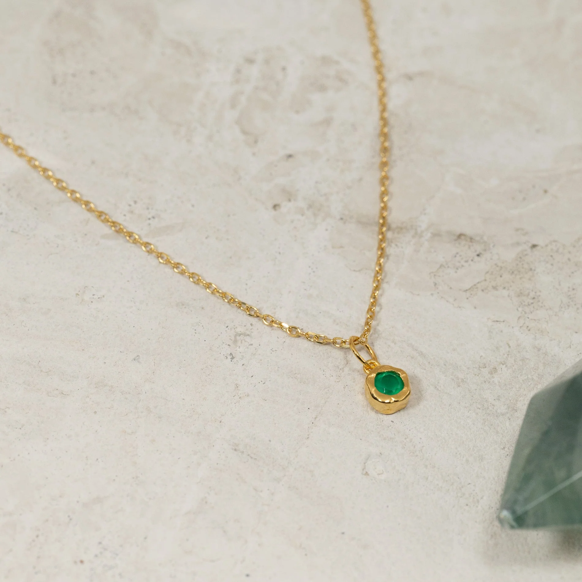 SELENE GREEN AGATE GOLDEN PENDANT - Image 3