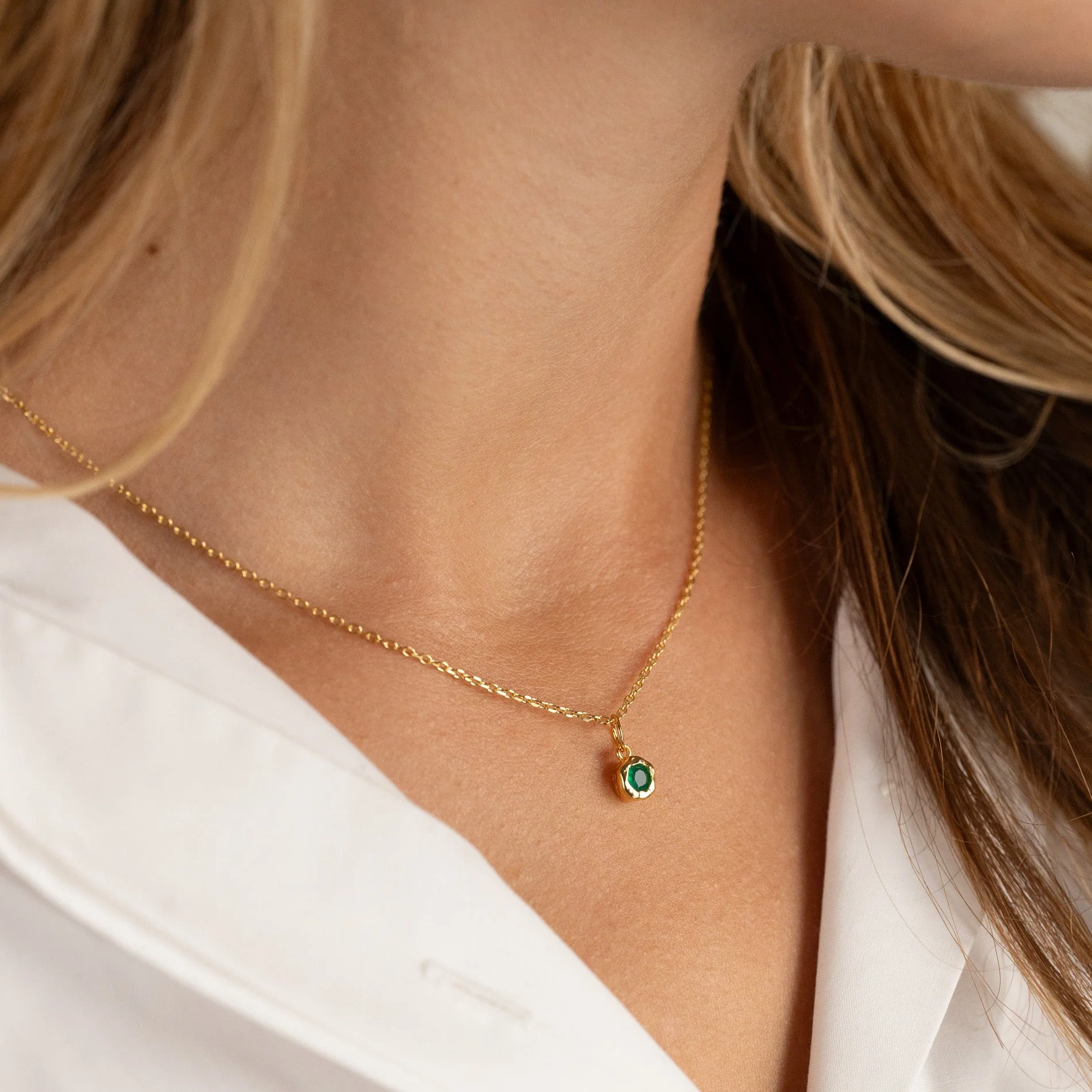SELENE GREEN AGATE GOLDEN PENDANT - Image 4