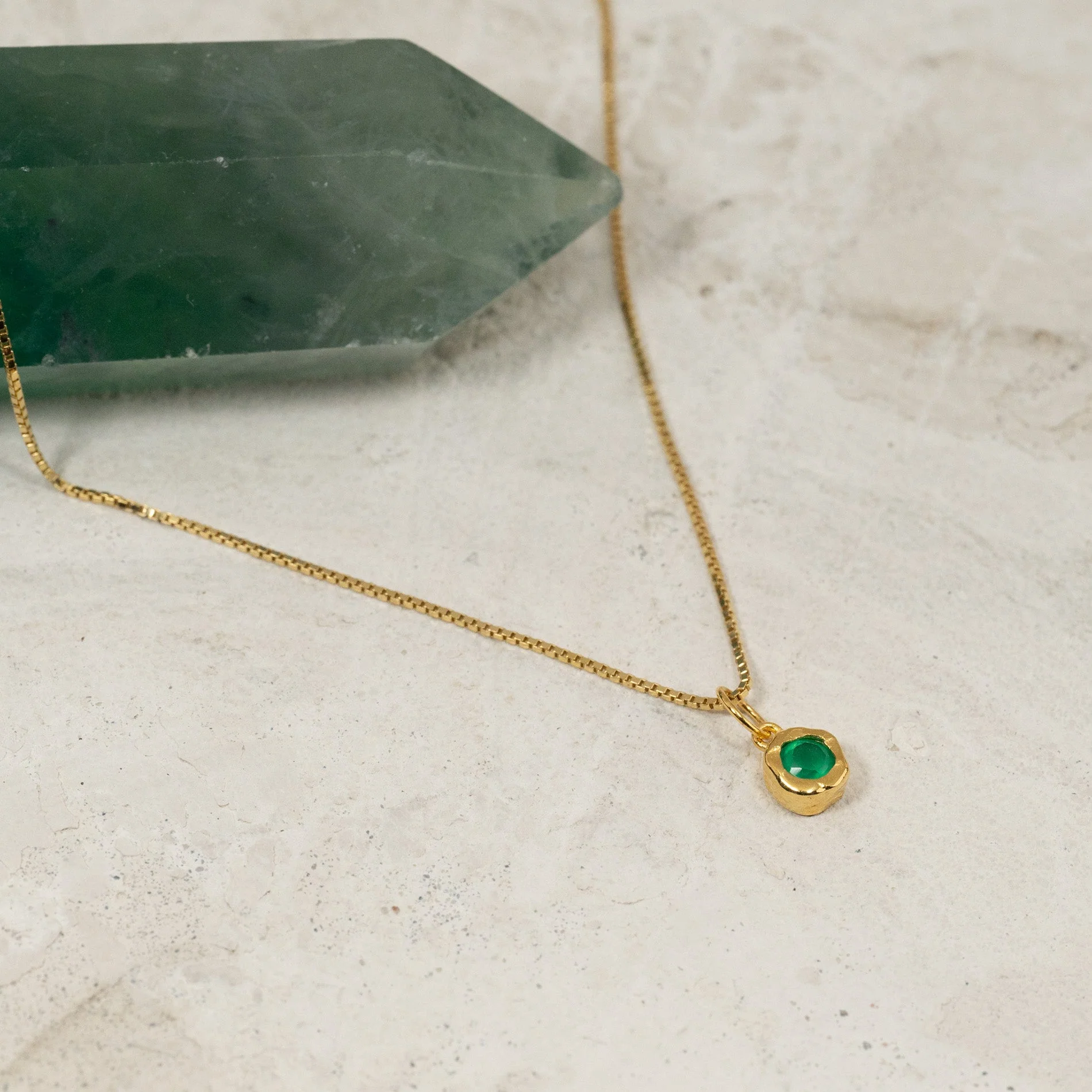 SELENE GREEN AGATE GOLDEN PENDANT - Image 5