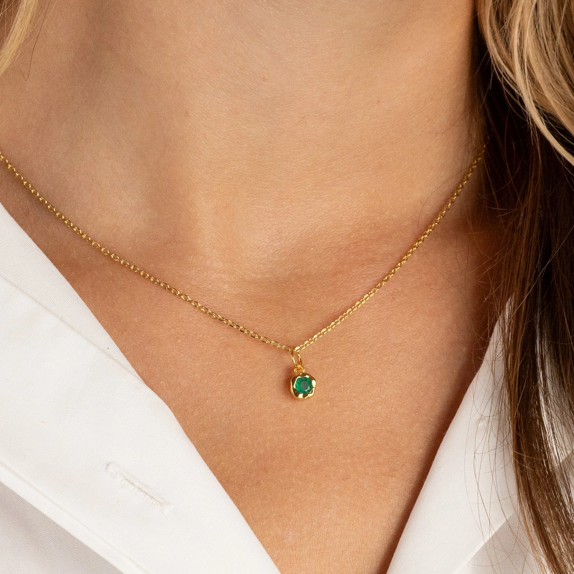 SELENE GREEN AGATE GOLDEN PENDANT - Image 6