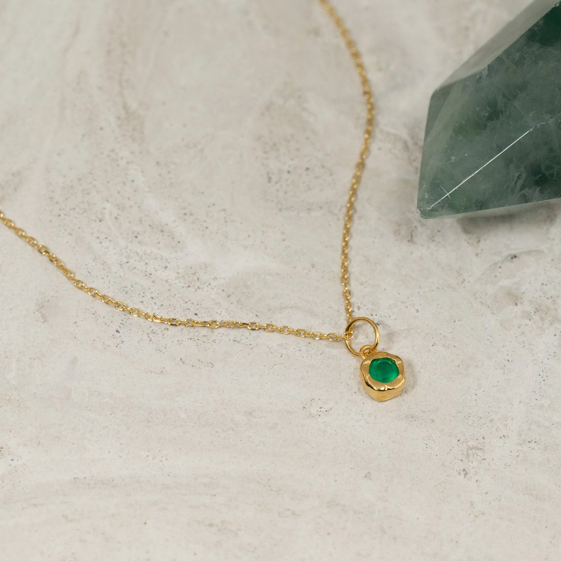 SELENE GREEN AGATE GOLDEN PENDANT - Image 7