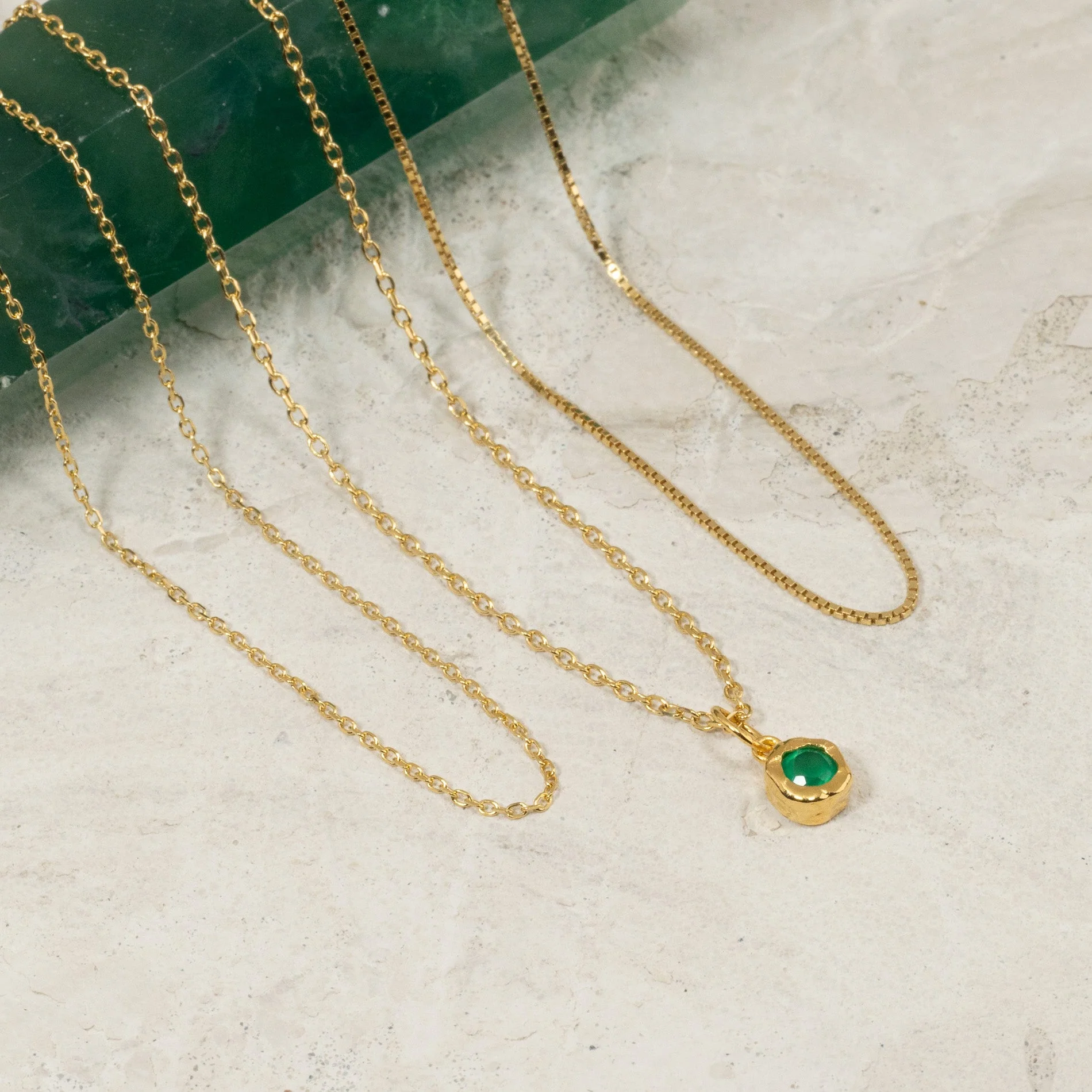 SELENE GREEN AGATE GOLDEN PENDANT - Image 9