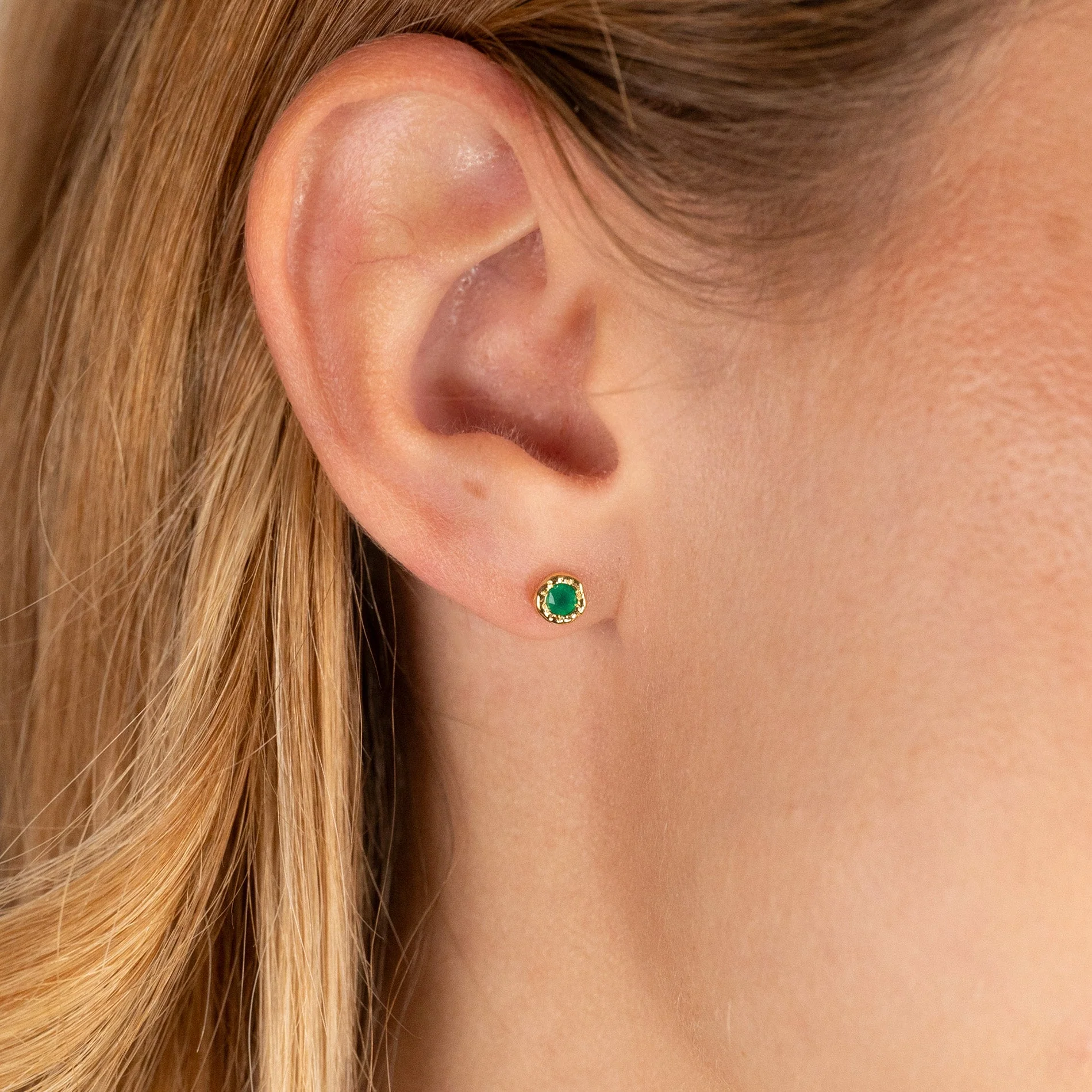 SELENE GREEN AGATE GOLDEN STUD EARRING - Image 2