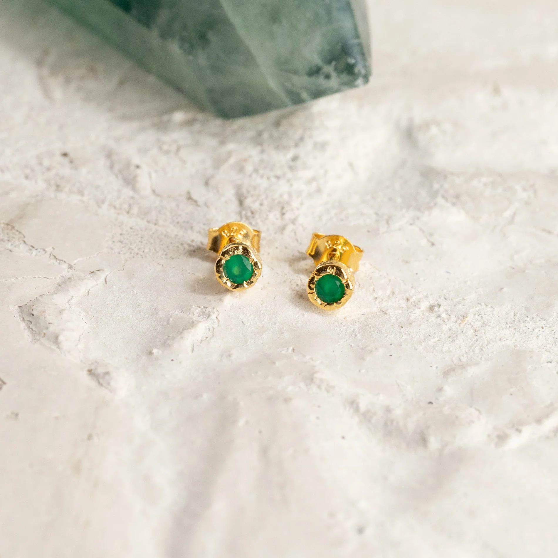SELENE GREEN AGATE GOLDEN STUD EARRING - Image 3