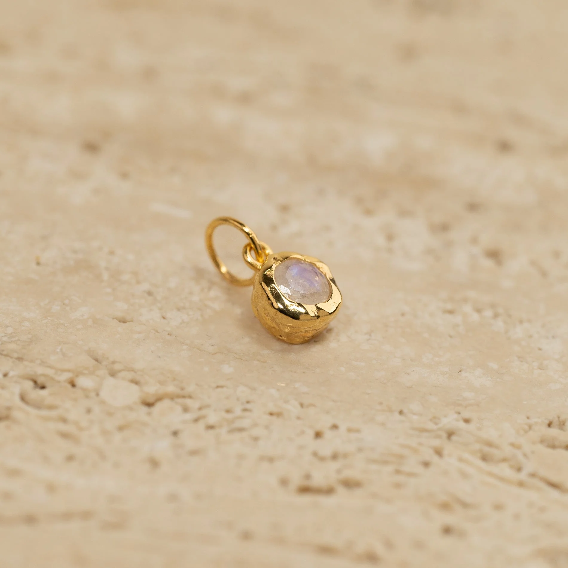 SELENE MOONSTONE GOLDEN PENDANT - Image 2