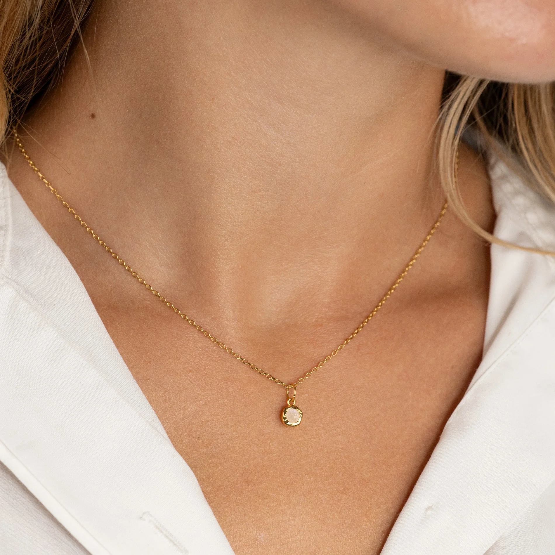 SELENE MOONSTONE GOLDEN PENDANT - Image 5