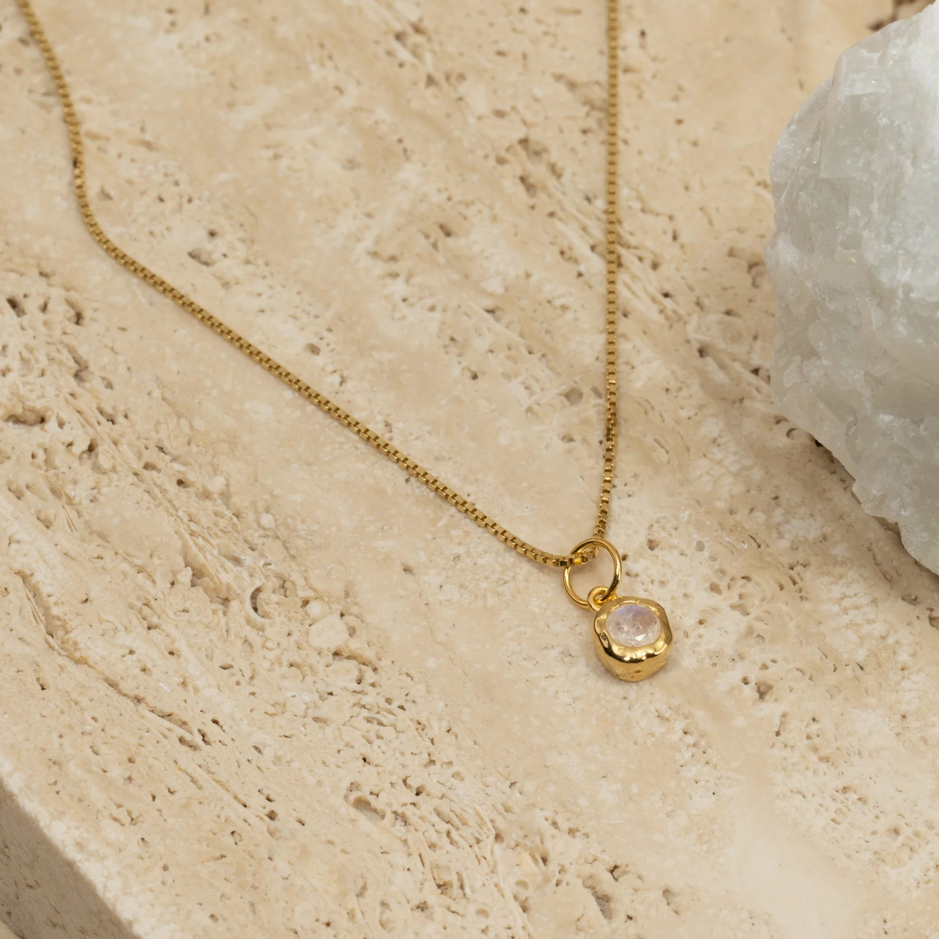 SELENE MOONSTONE GOLDEN PENDANT - Image 6