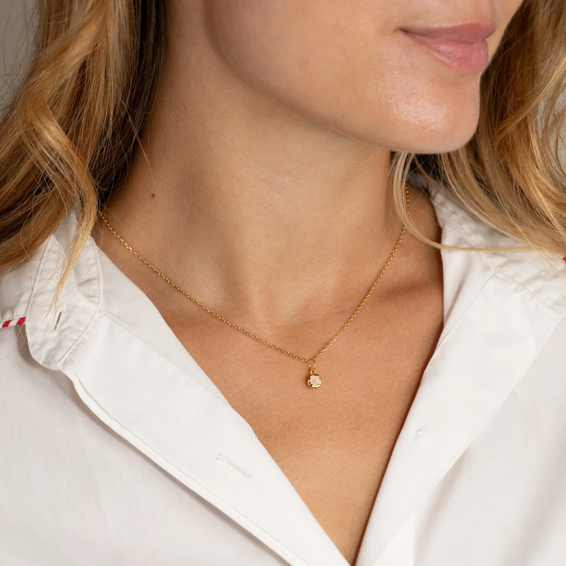 SELENE MOONSTONE GOLDEN PENDANT - Image 7