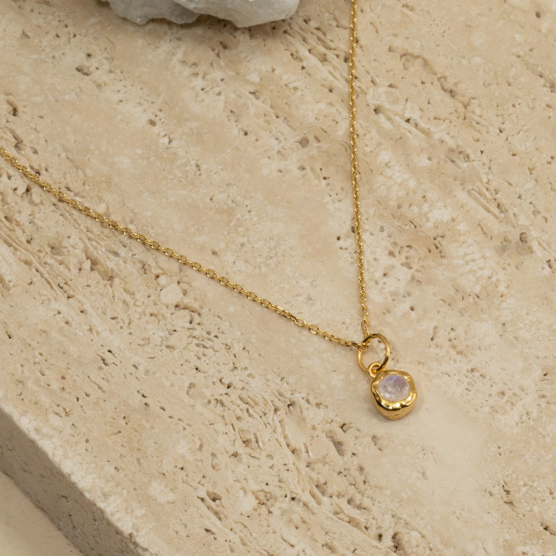 SELENE MOONSTONE GOLDEN PENDANT - Image 8