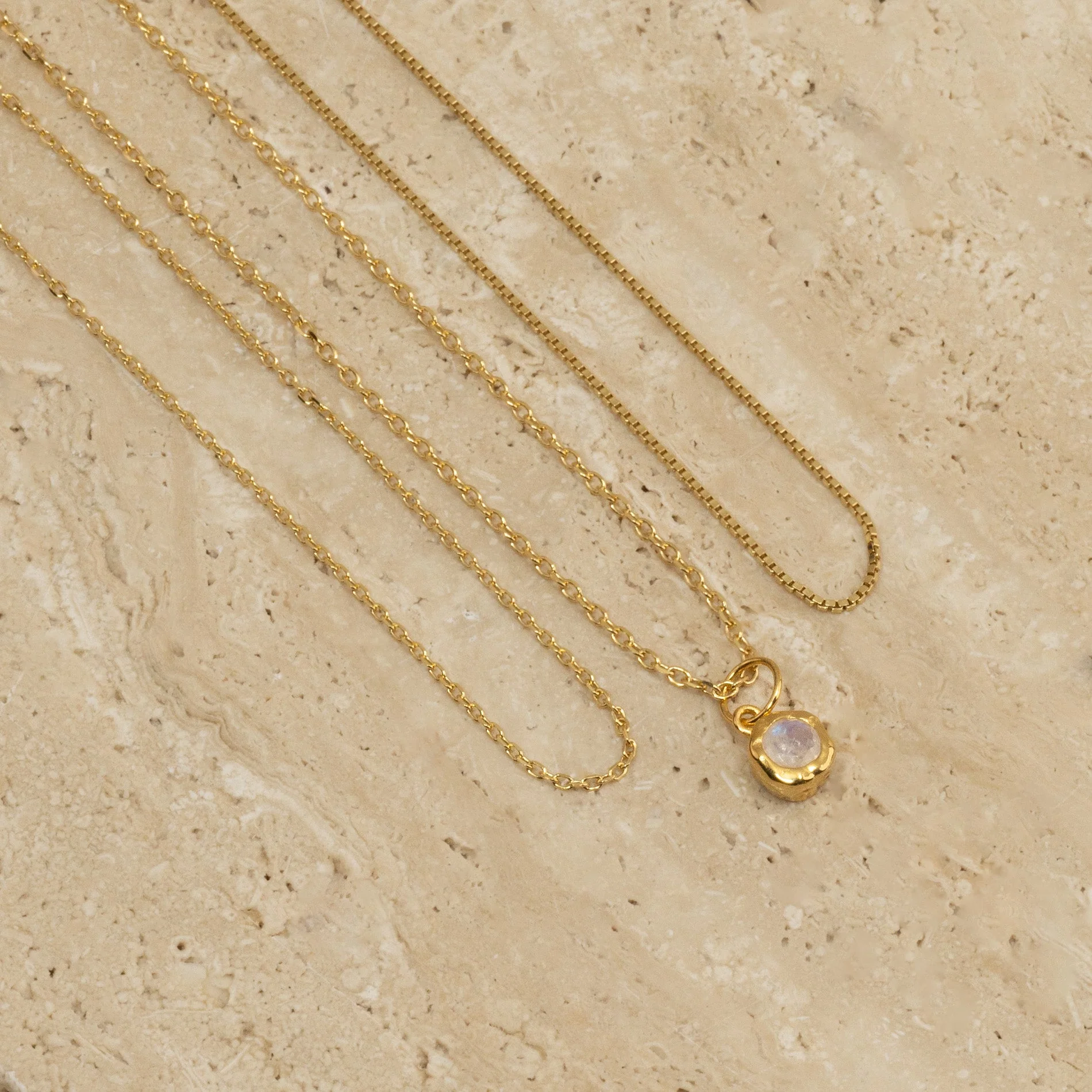 SELENE MOONSTONE GOLDEN PENDANT - Image 9