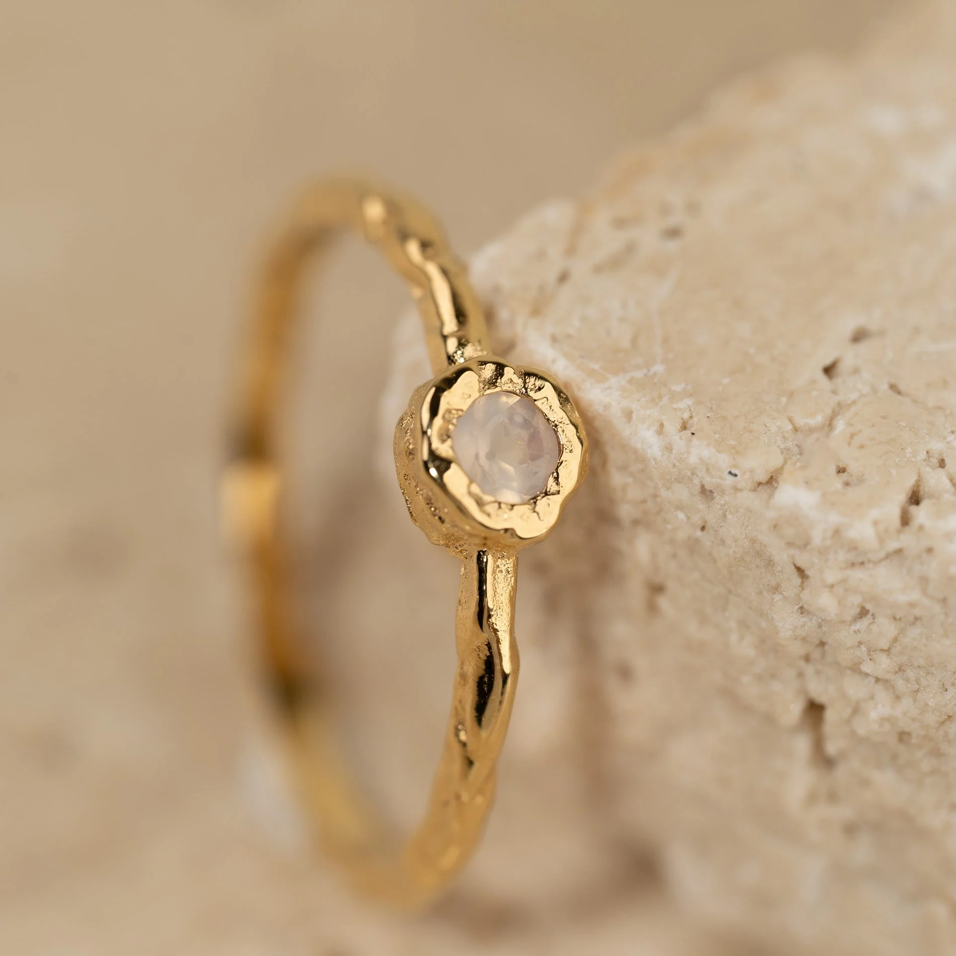 SELENE MOONSTONE GOLDEN RING - Image 3