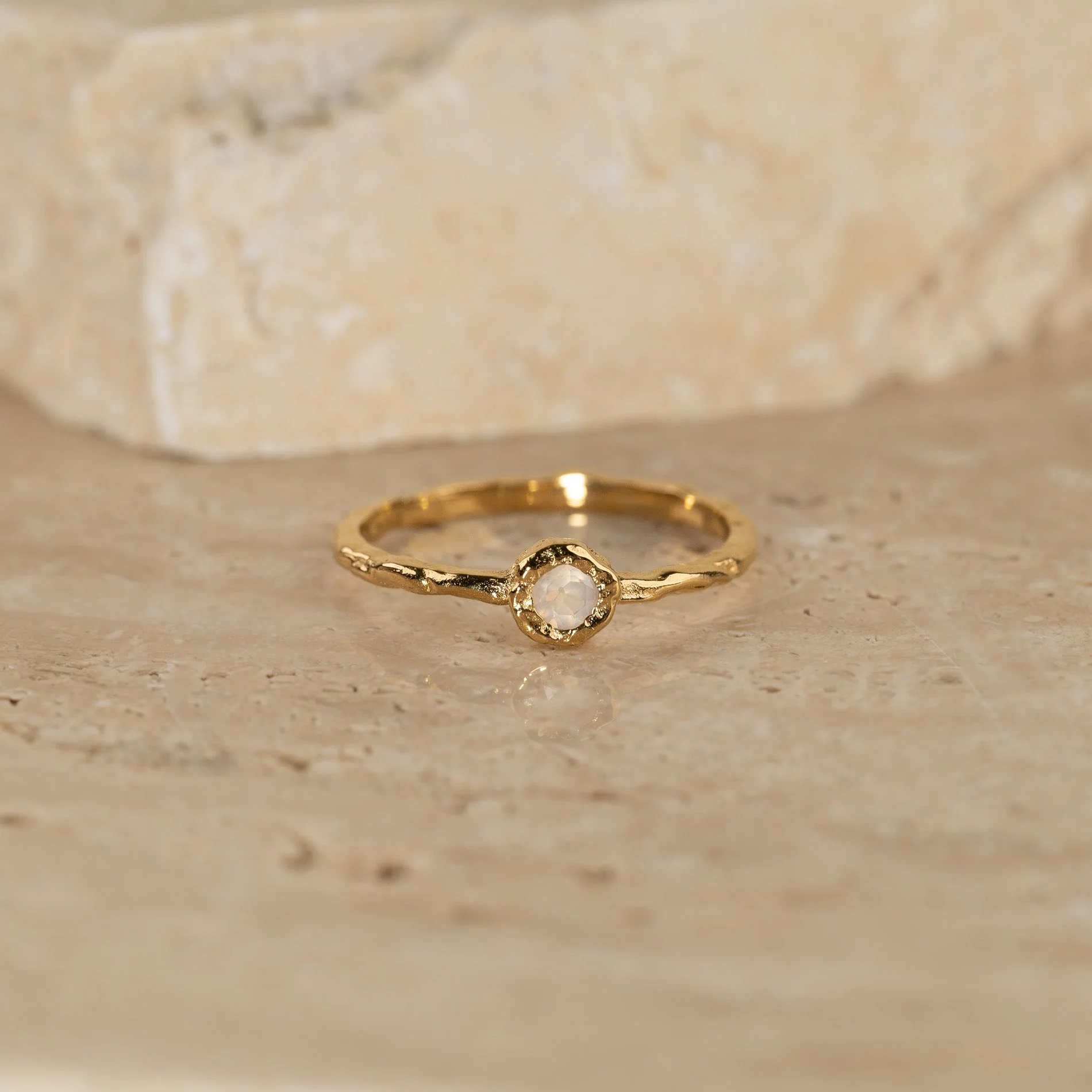 SELENE MOONSTONE GOLDEN RING - Image 4