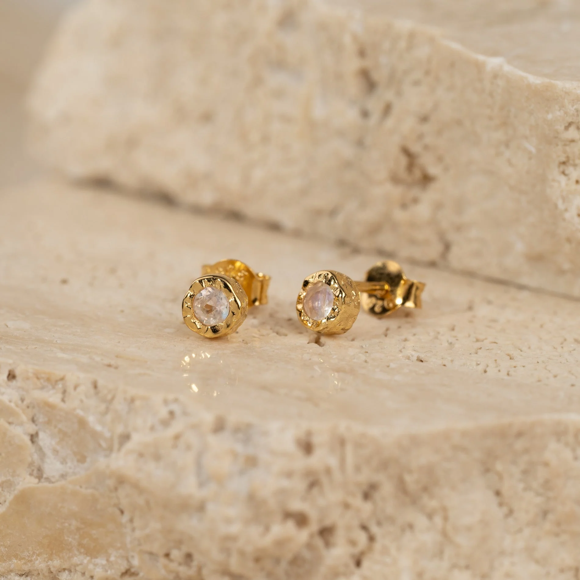 SELENE MOONSTONE GOLDEN STUD EARRING - Image 3