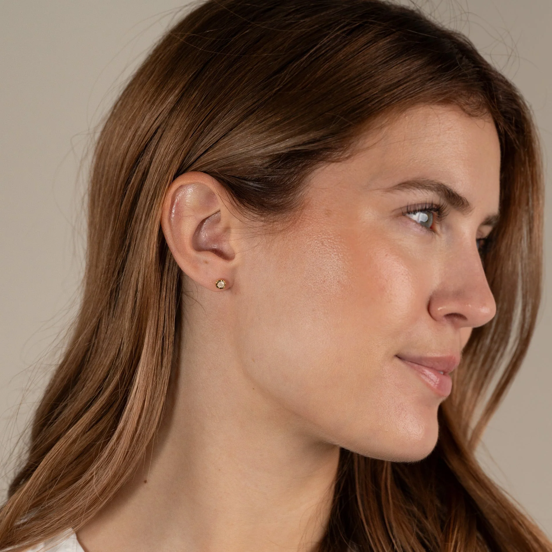 SELENE MOONSTONE GOLDEN STUD EARRING - Image 4