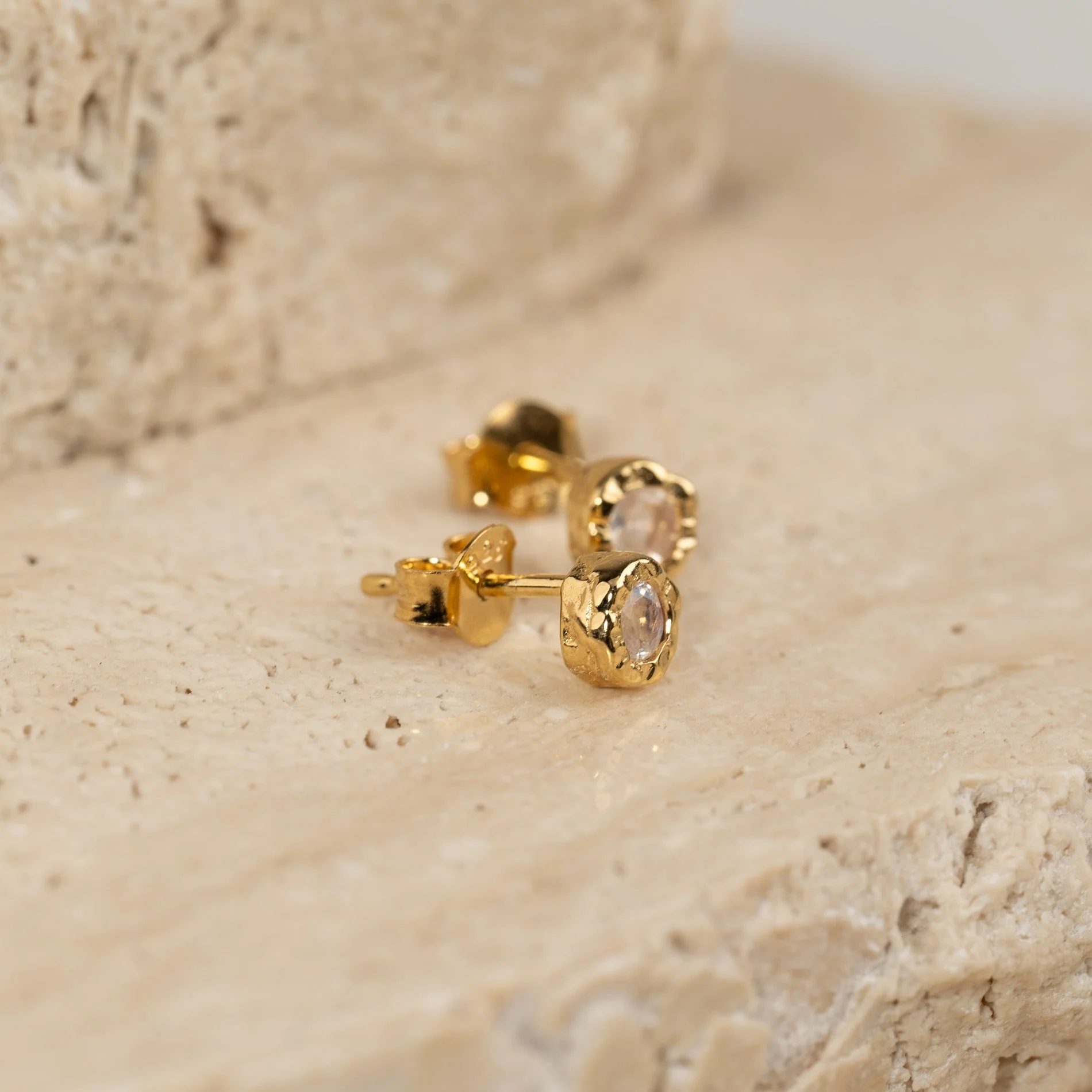 SELENE MOONSTONE GOLDEN STUD EARRING - Image 5