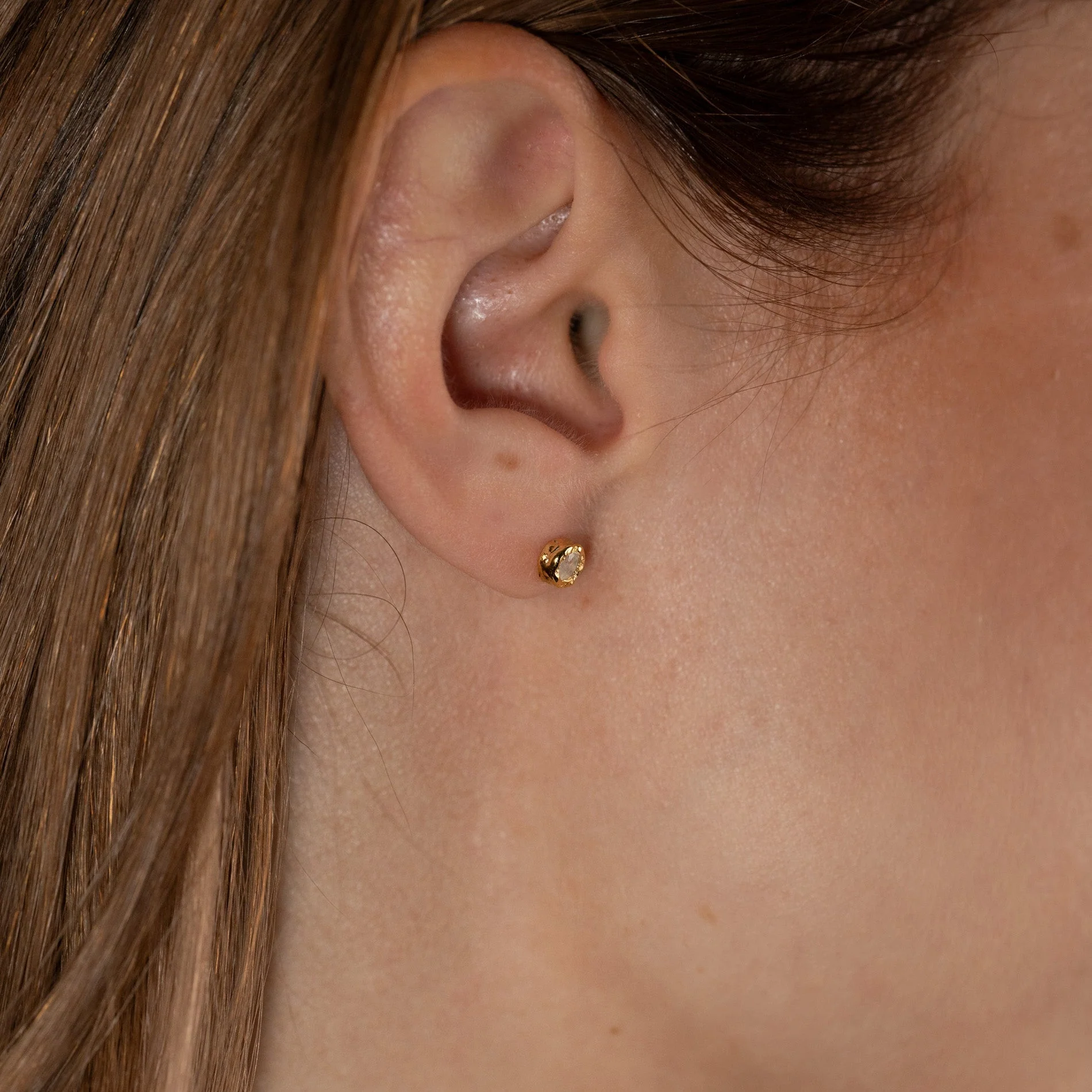 SELENE MOONSTONE GOLDEN STUD EARRING - Image 6