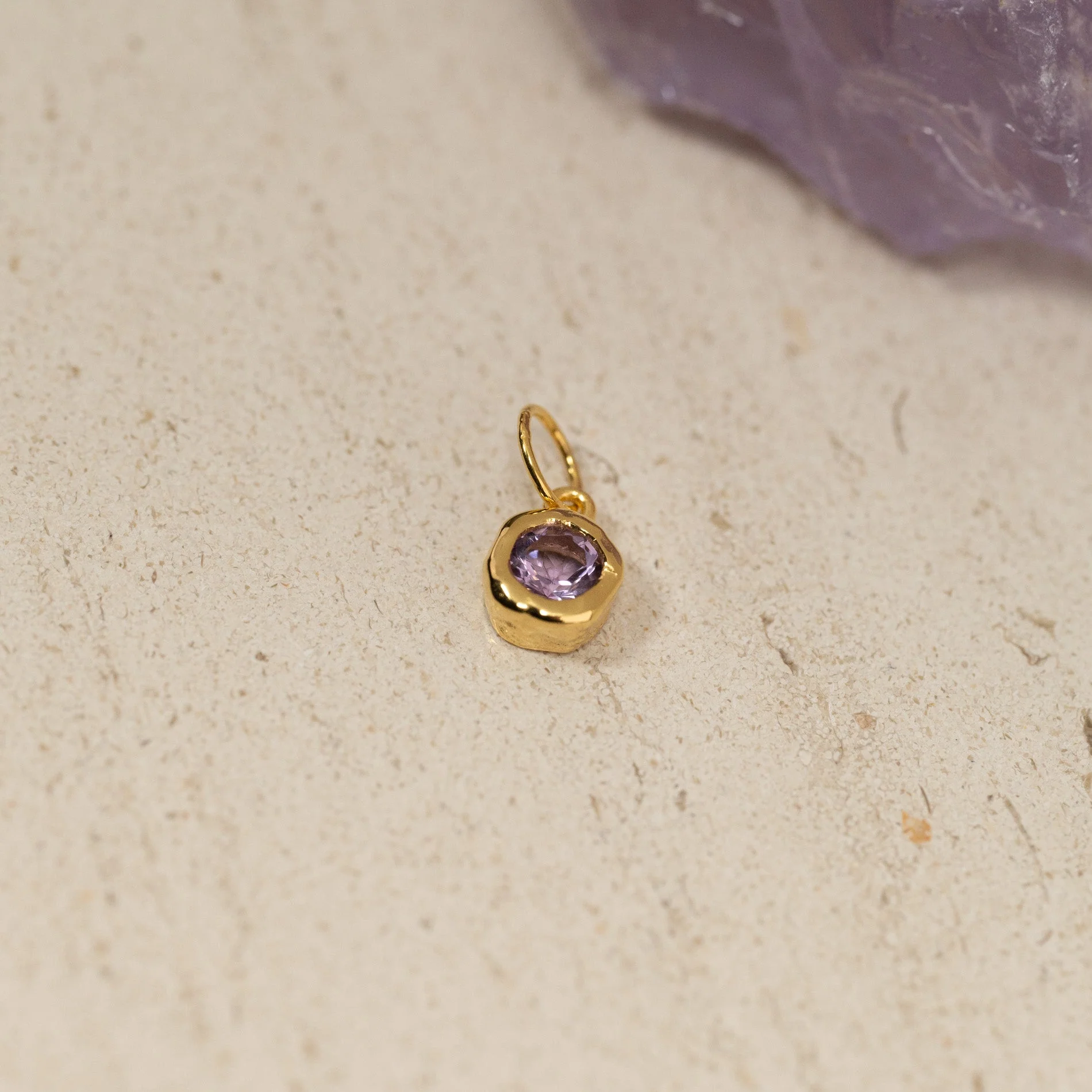 SELENE PURPLE AMETHYST GOLDEN PENDANT - Image 2