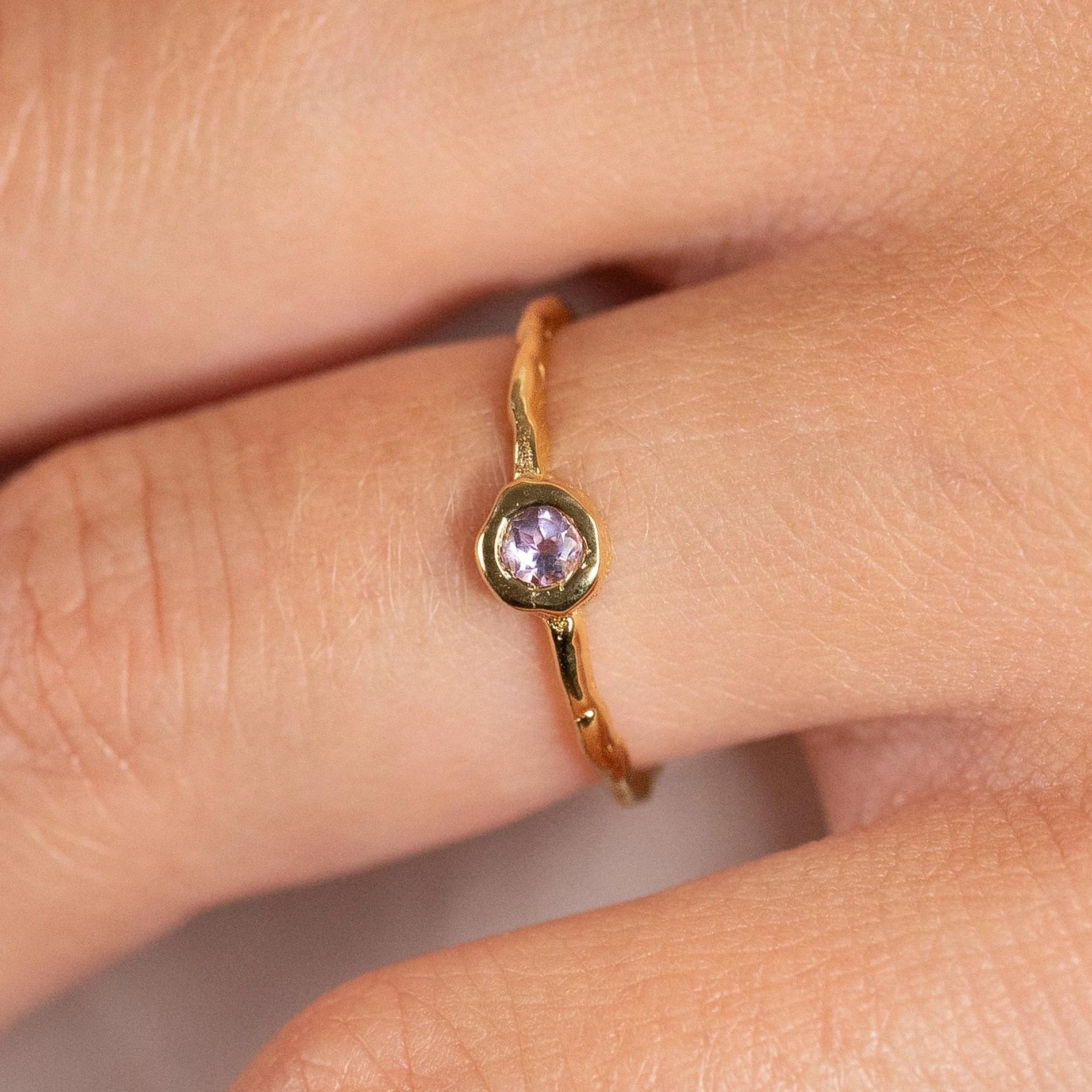 SELENE PURPLE AMETHYST GOLDEN RING - Image 2