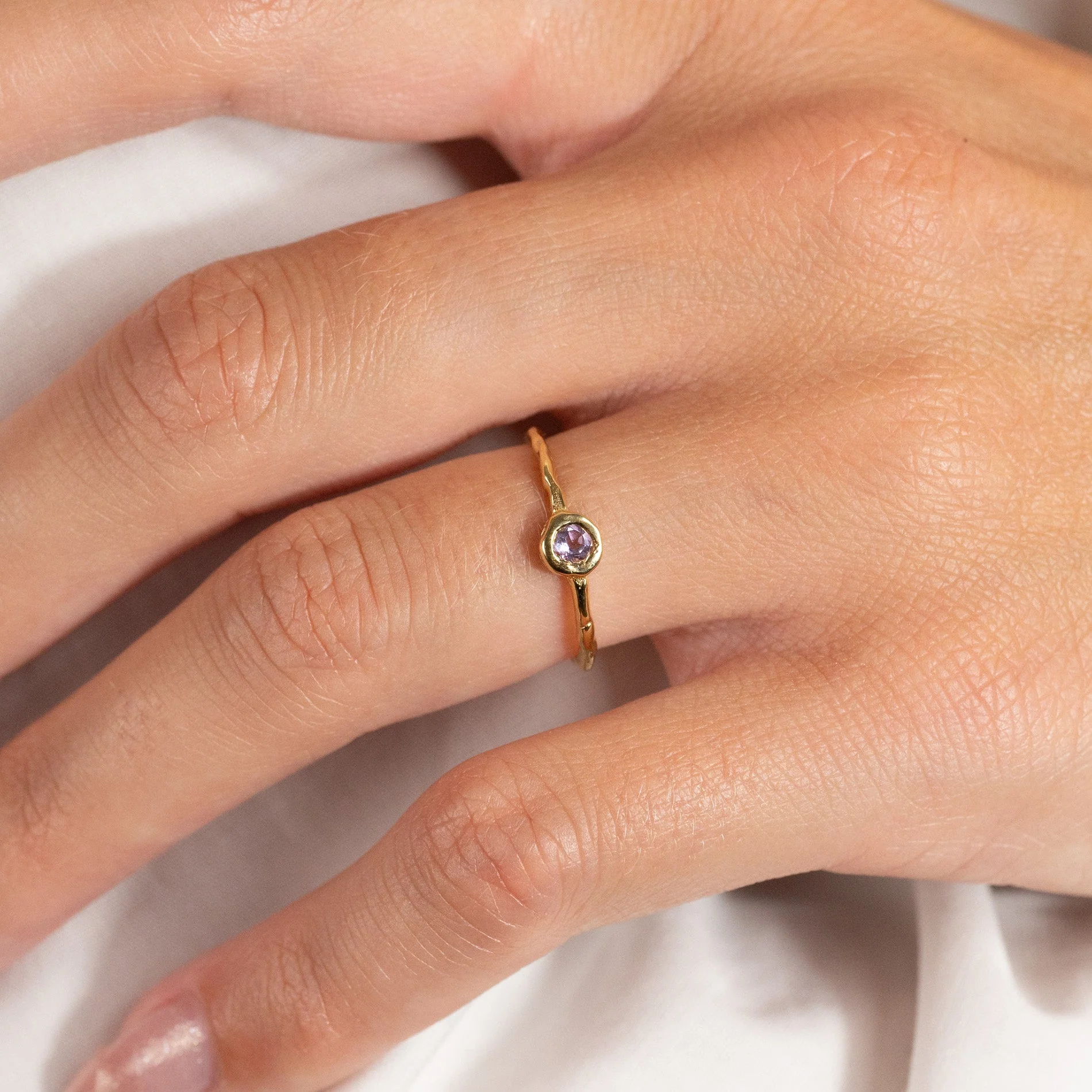 SELENE PURPLE AMETHYST GOLDEN RING - Image 4
