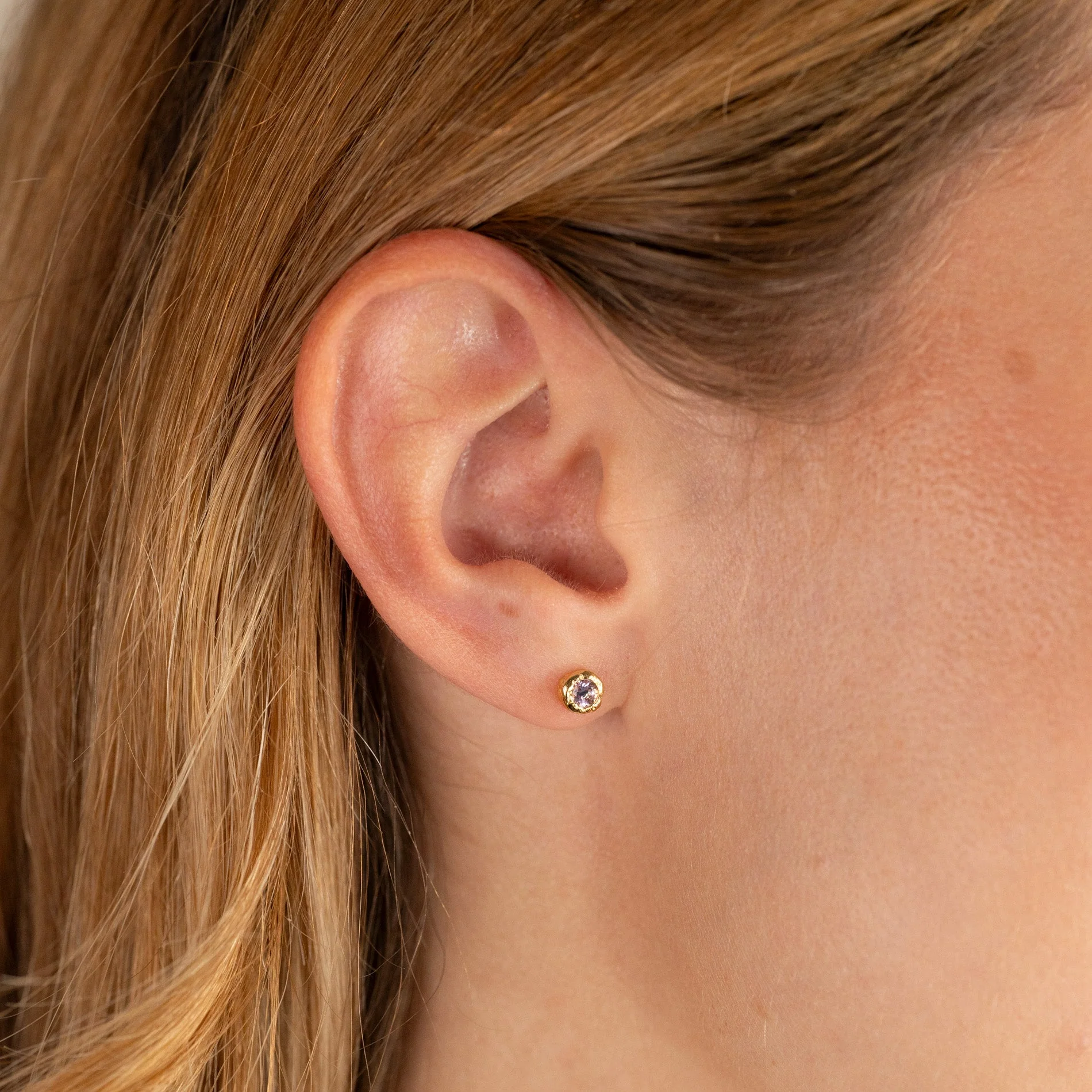 SELENE PURPLE AMETHYST GOLDEN STUD EARRING - Image 2