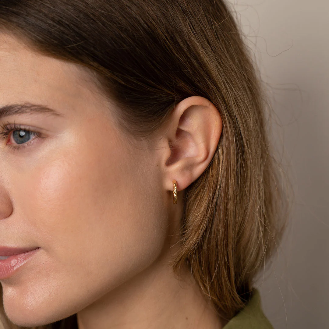 SELINA SMALL GOLDEN CREOL EARRING - Image 6