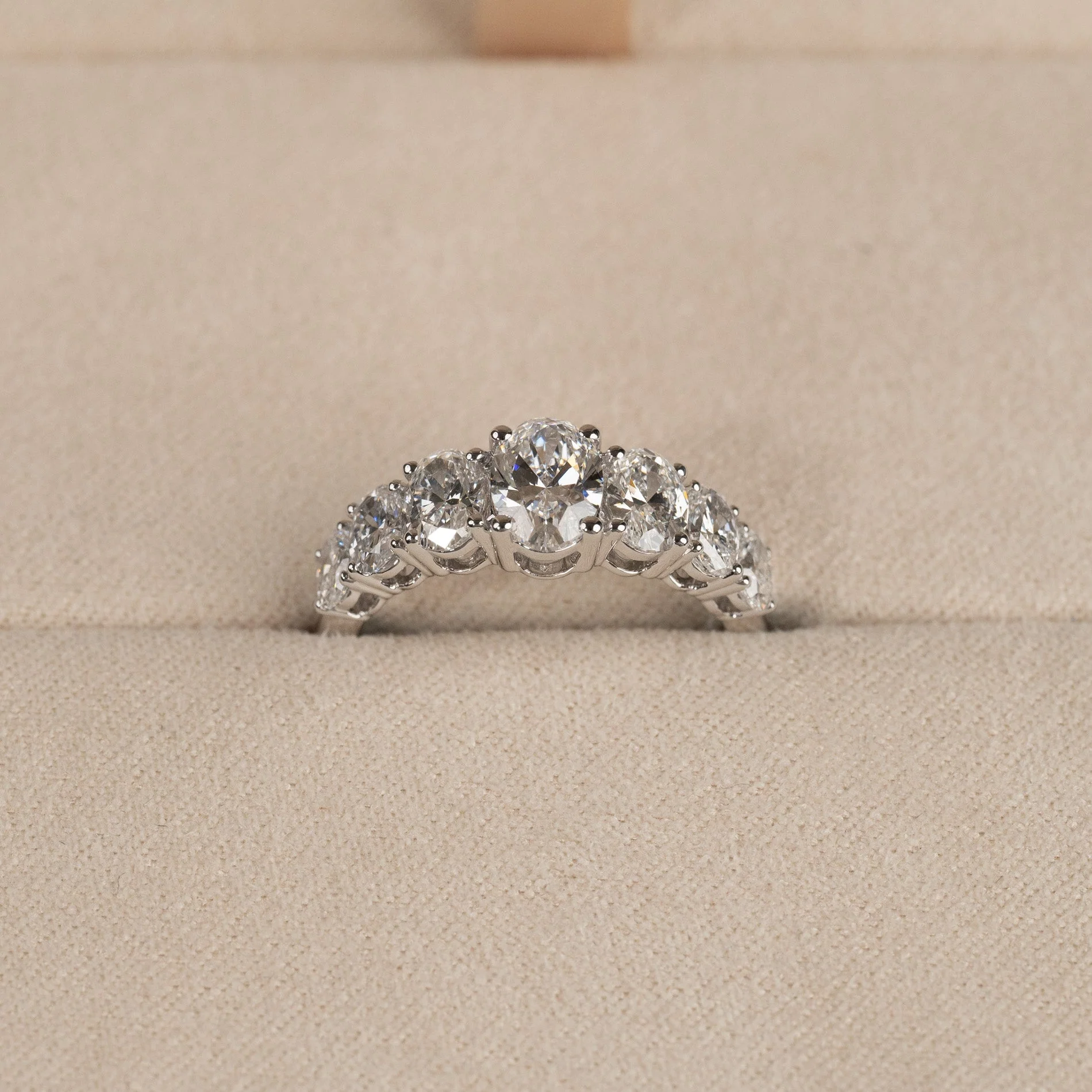 SEVEN-STONE OVAL-CUT LAB-DIAMOND RING - 2.0ct - WG - Image 3