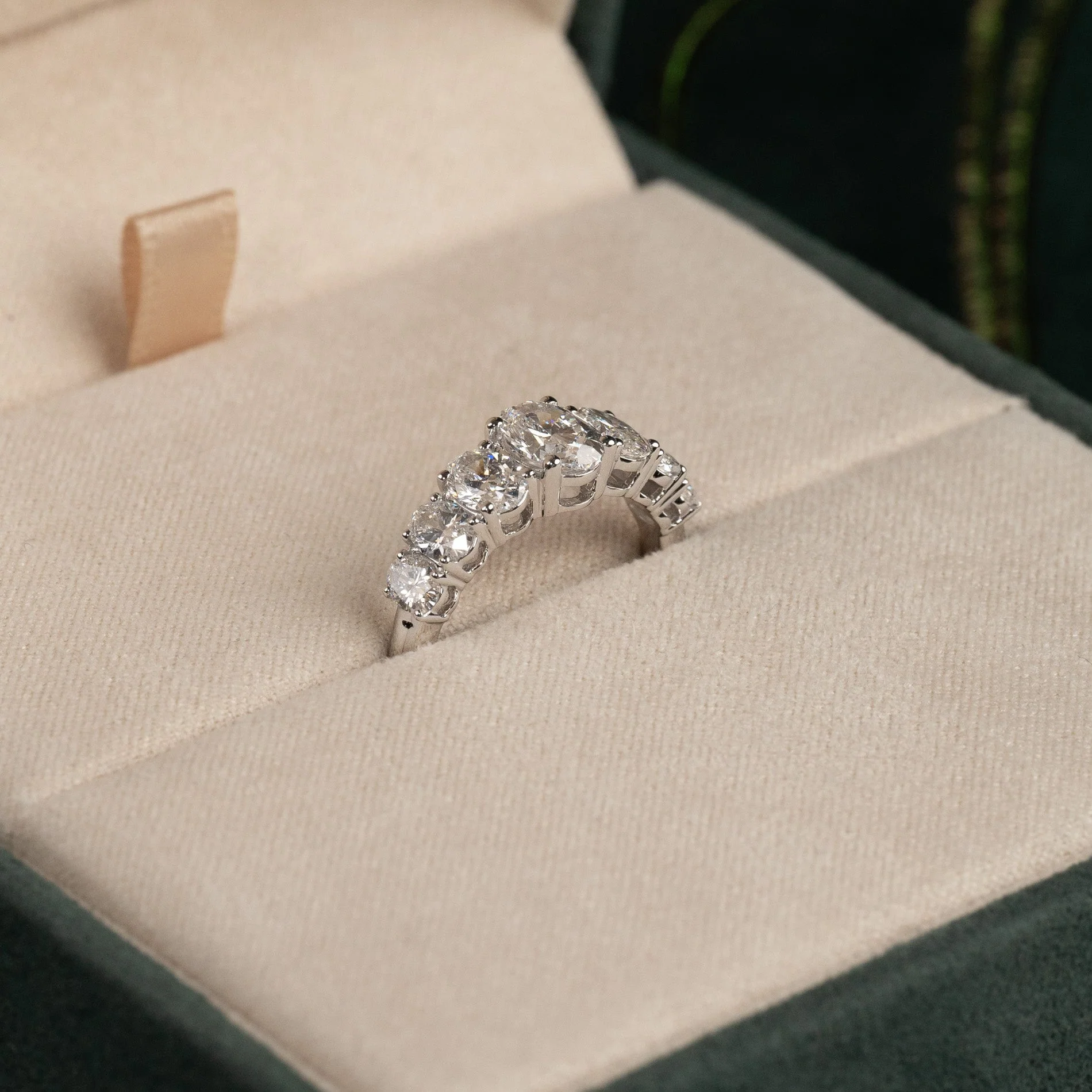 SEVEN-STONE OVAL-CUT LAB-DIAMOND RING - 2.0ct - WG - Image 5