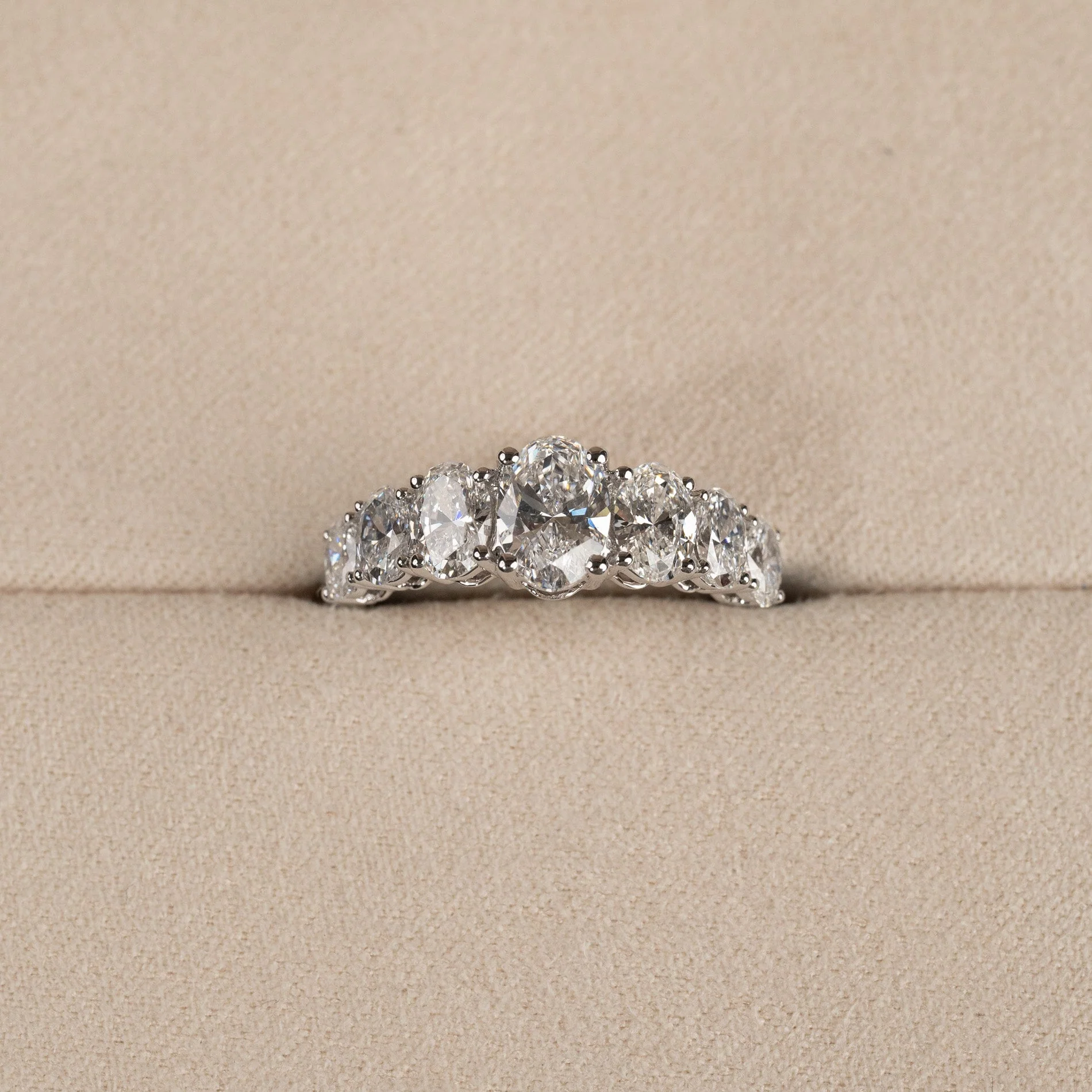 SEVEN-STONE OVAL-CUT LAB-DIAMOND RING - 2.0ct - WG - Image 7