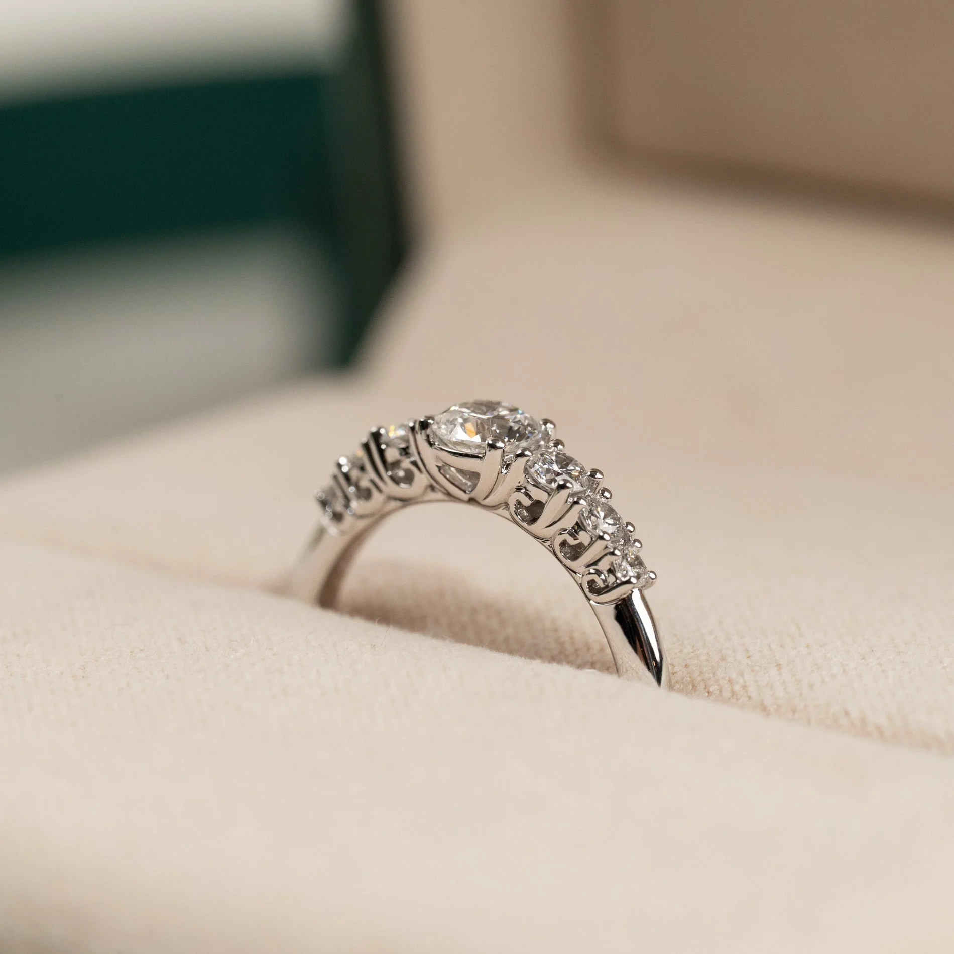 SEVEN-STONE TRELLIS LAB-DIAMOND RING - 0.7ct - WG - Image 2