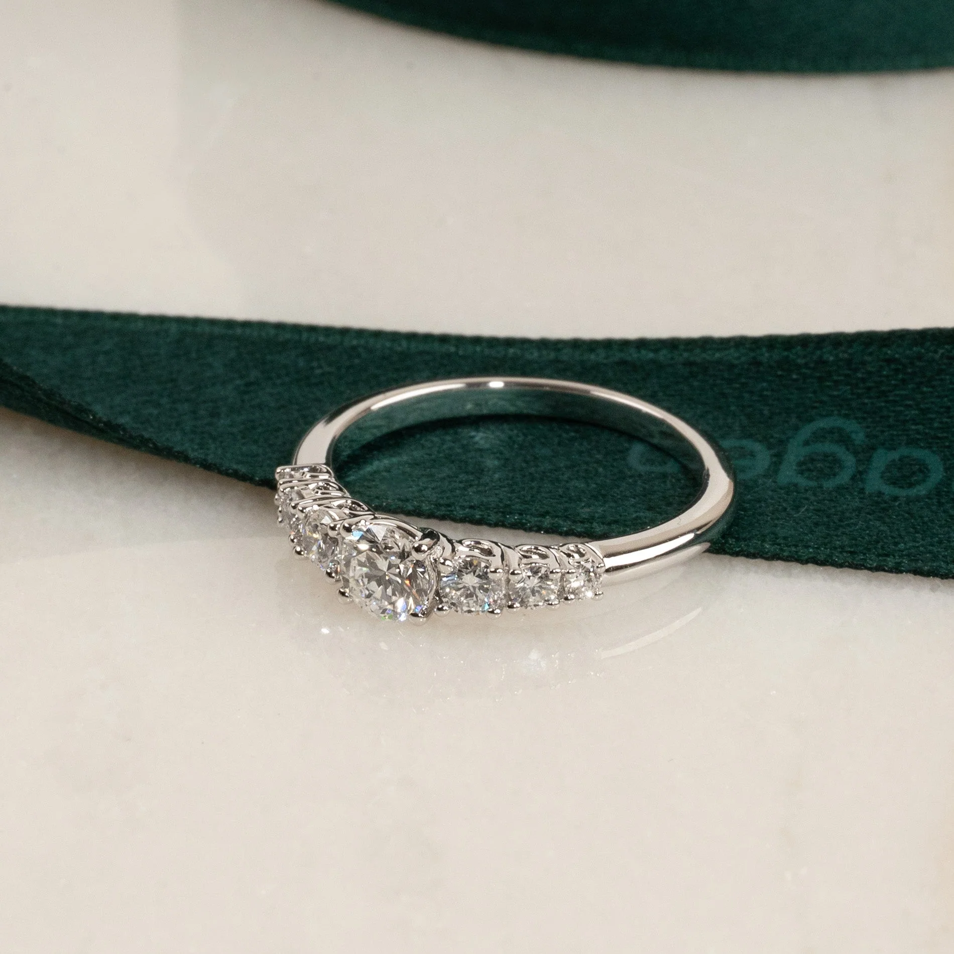 SEVEN-STONE TRELLIS LAB-DIAMOND RING - 0.7ct - WG - Image 4