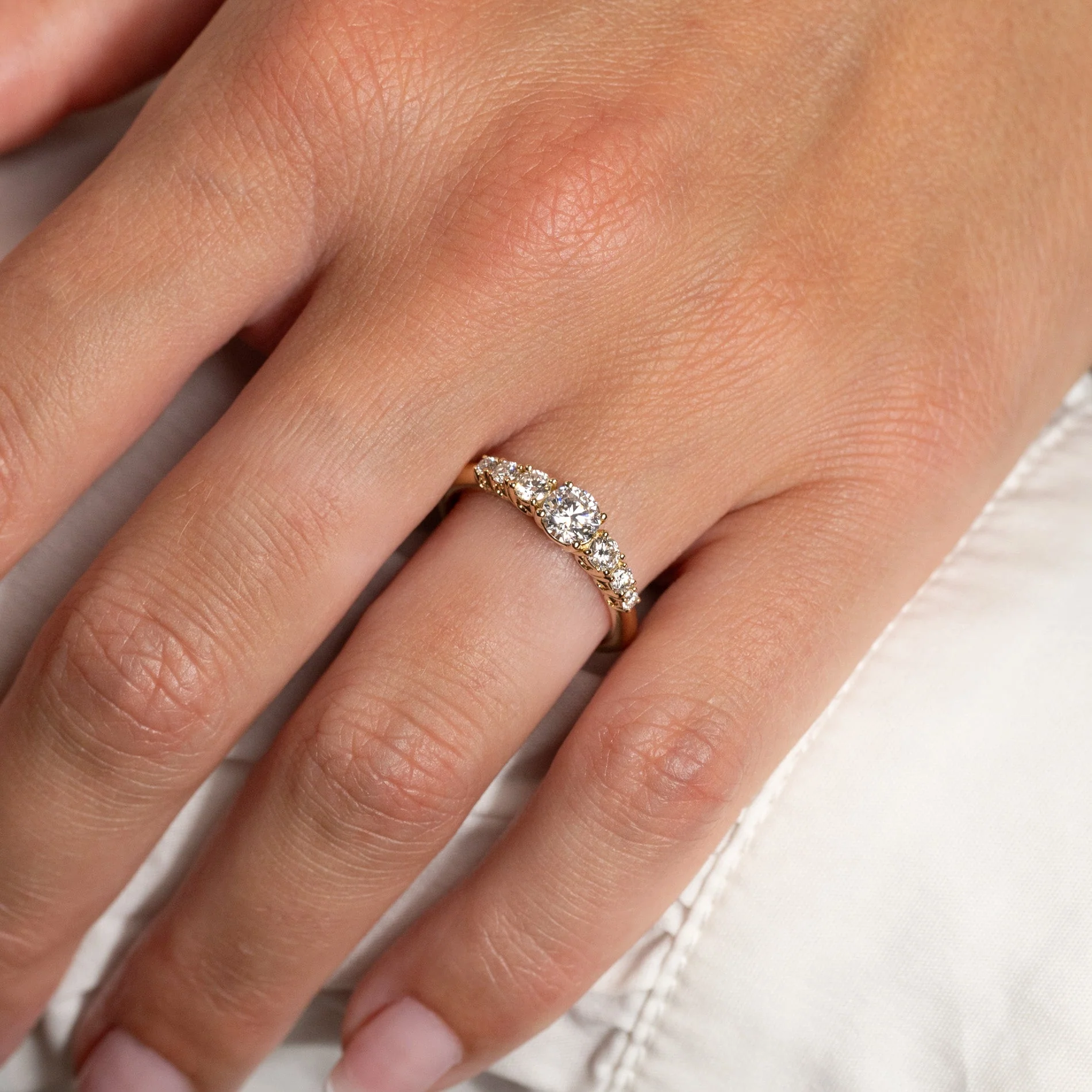 SEVEN-STONE TRELLIS LAB-DIAMOND RING - 0.7ct - YG - Image 2