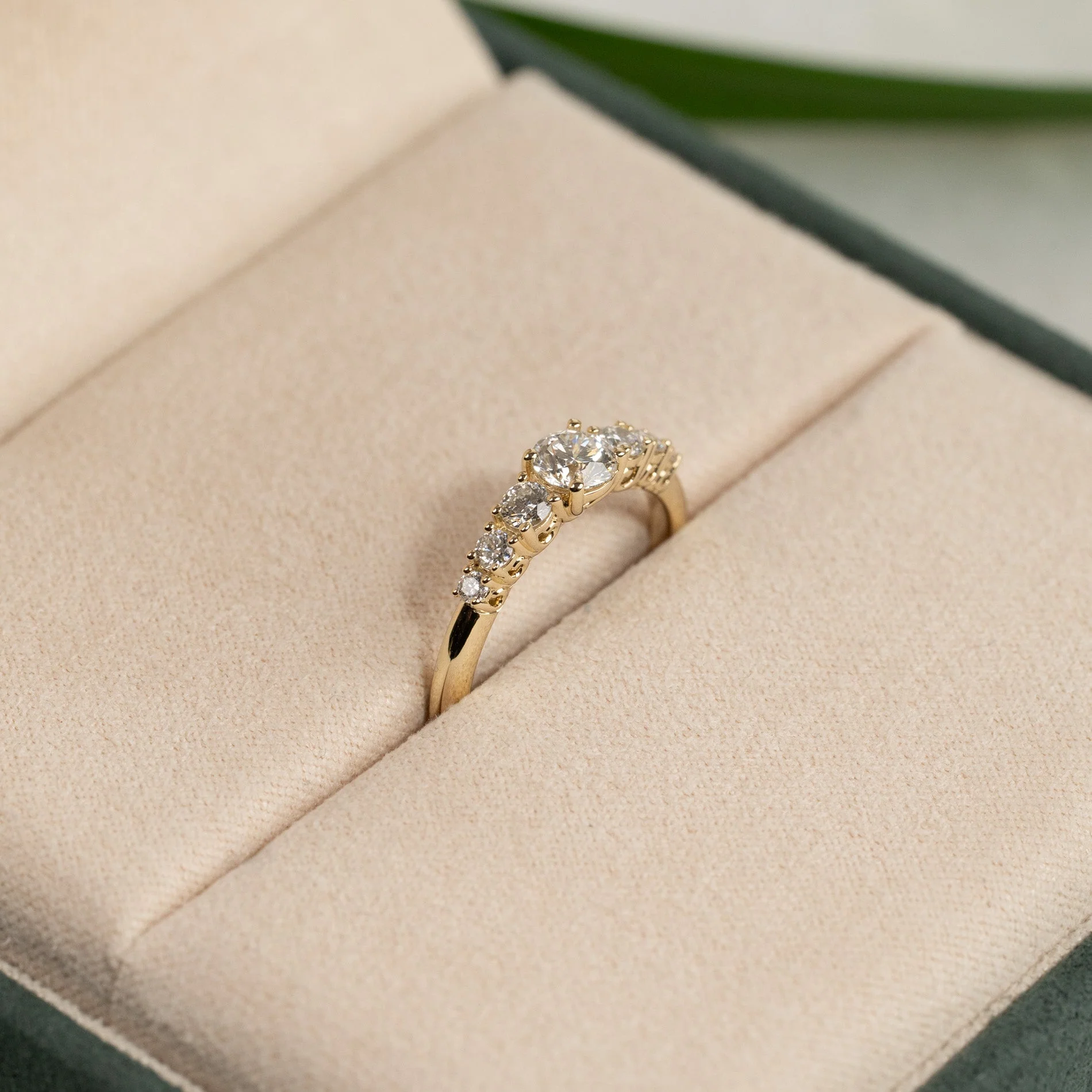 SEVEN-STONE TRELLIS LAB-DIAMOND RING - 0.7ct - YG - Image 8