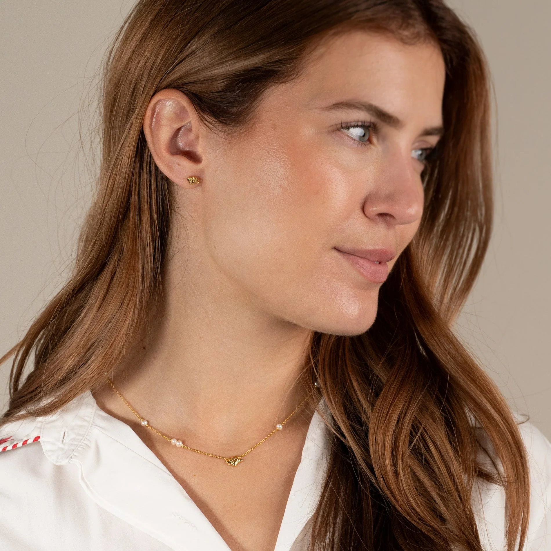 SHELLY GOLDEN STUD EARRING - Image 7