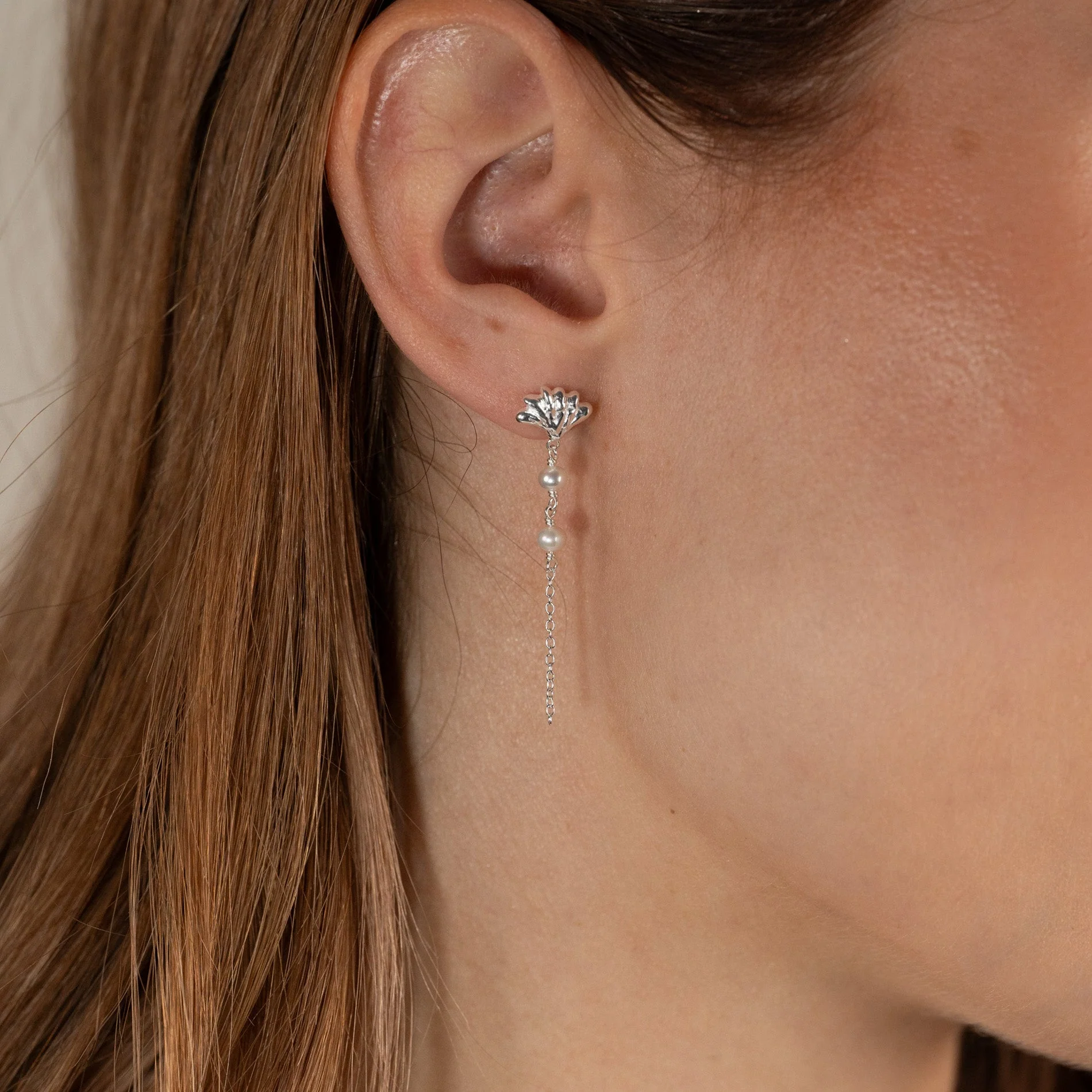 SHELLY PEARL DROP SILVER EARRING - Image 2