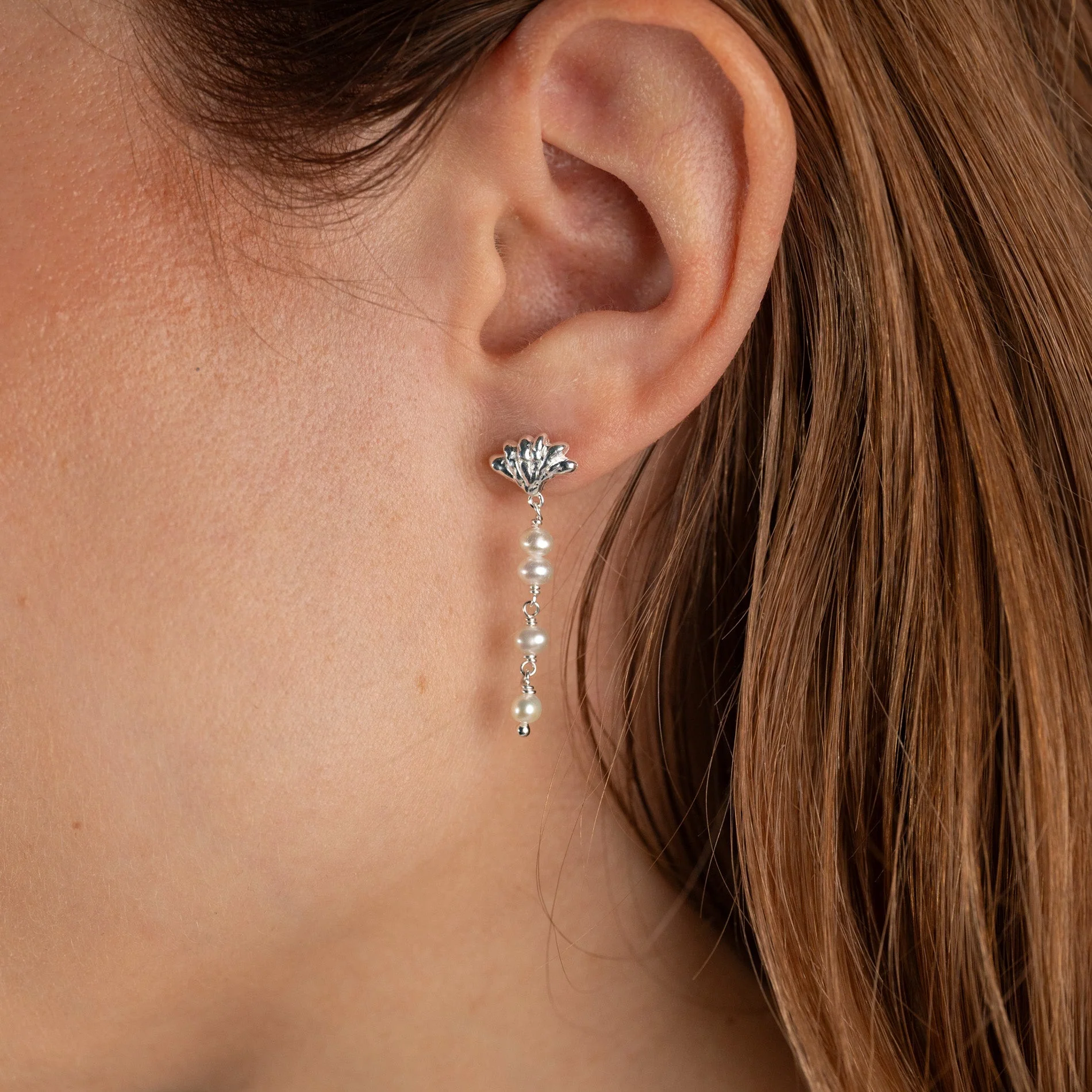 SHELLY PEARL DROP SILVER EARRING - Image 3