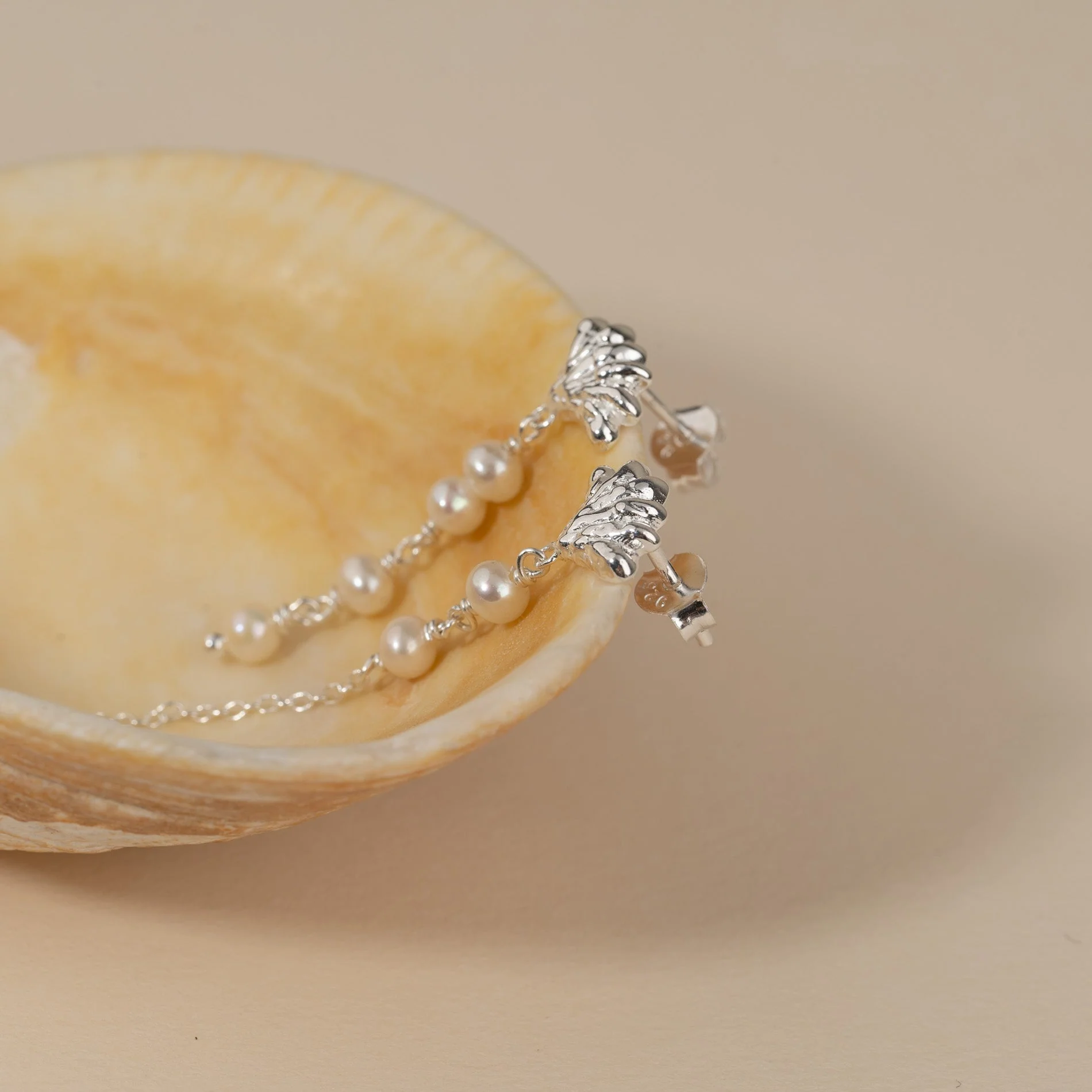 SHELLY PEARL DROP SILVER EARRING - Image 6