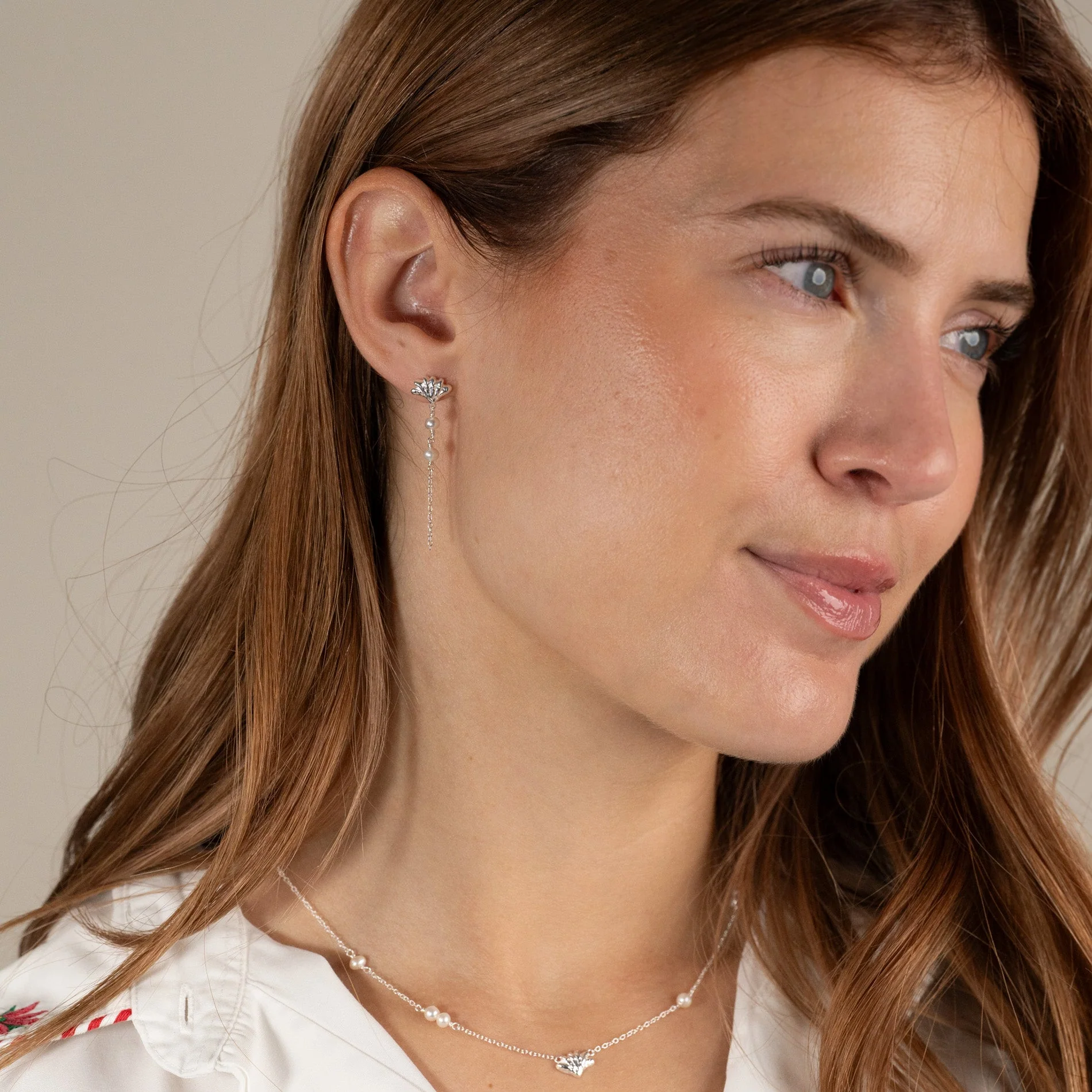 SHELLY PEARL DROP SILVER EARRING - Image 7