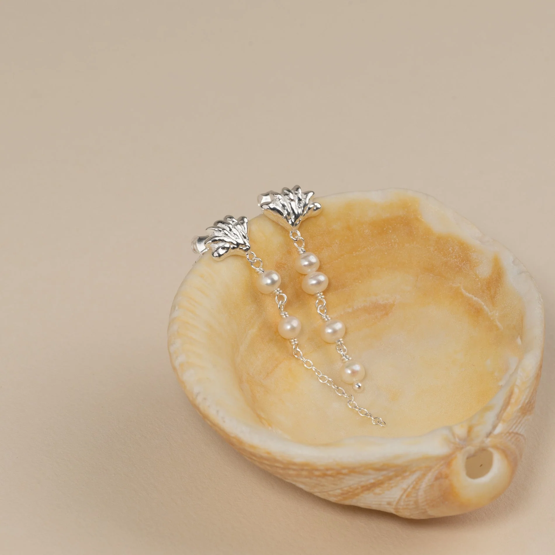 SHELLY PEARL DROP SILVER EARRING - Image 8