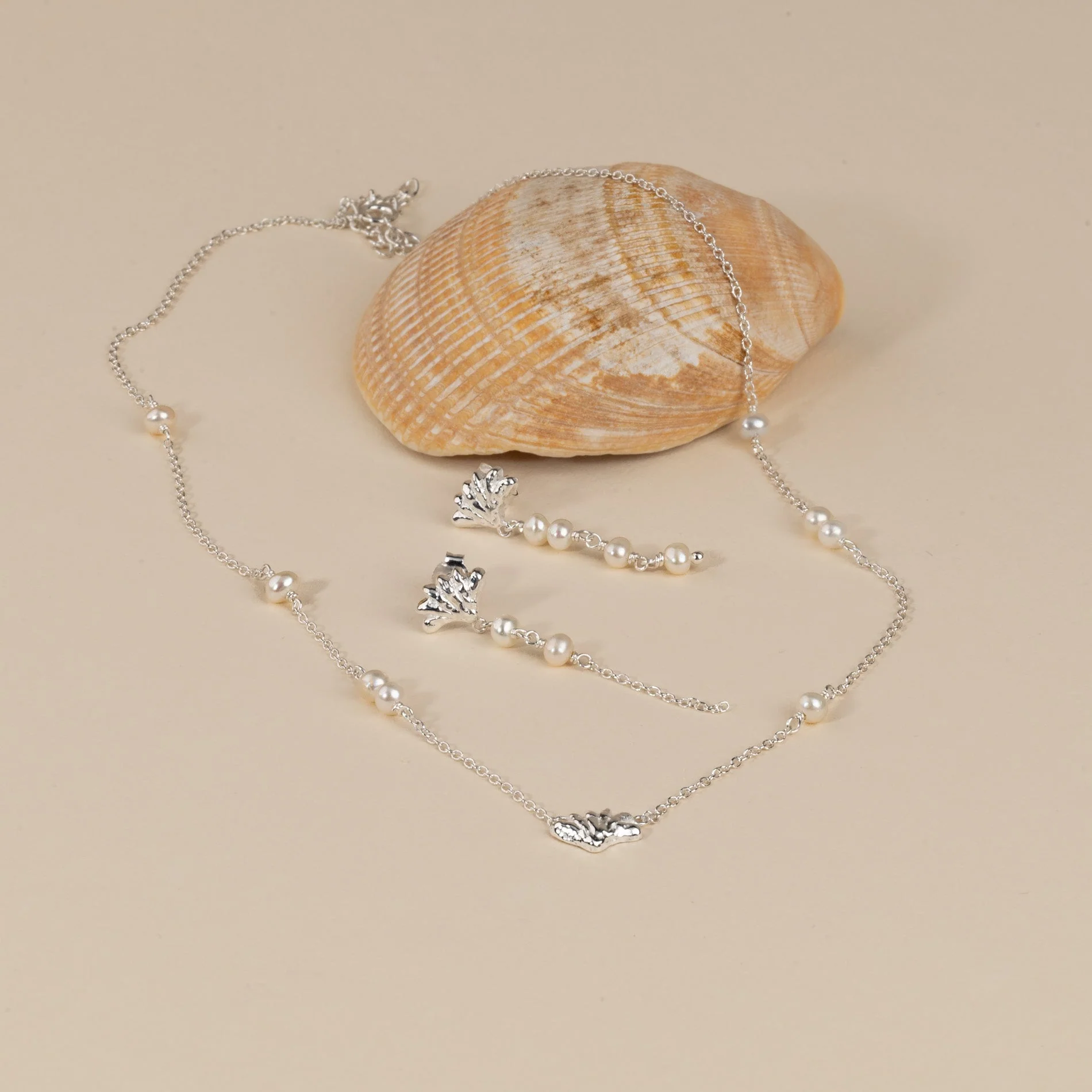 SHELLY PEARL DROP SILVER EARRING - Image 9