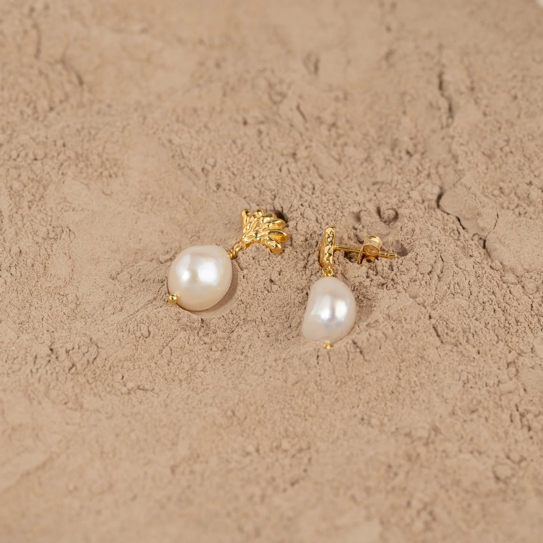 SHELLY PEARL GOLDEN EARRING - Image 5