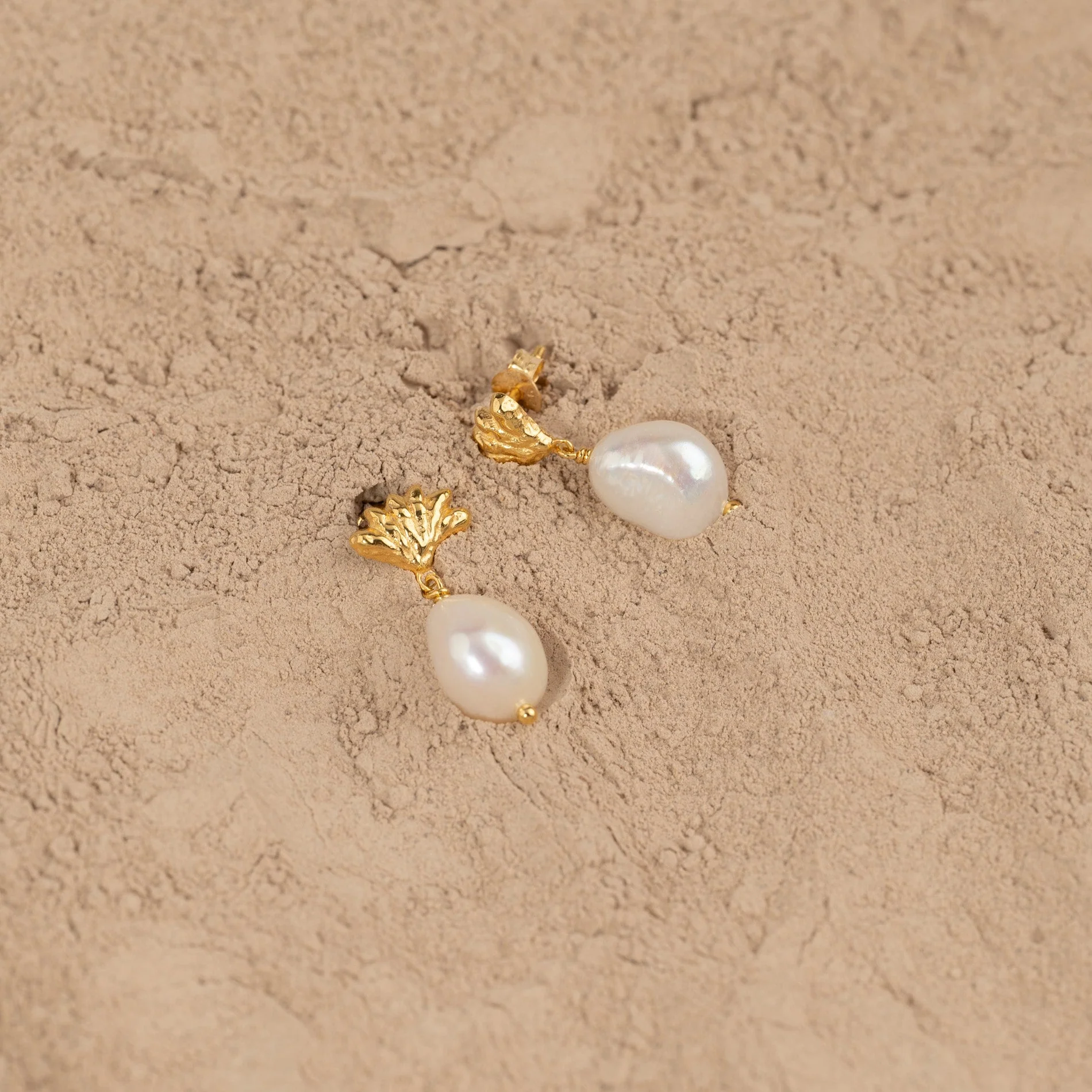 SHELLY PEARL GOLDEN EARRING - Image 7