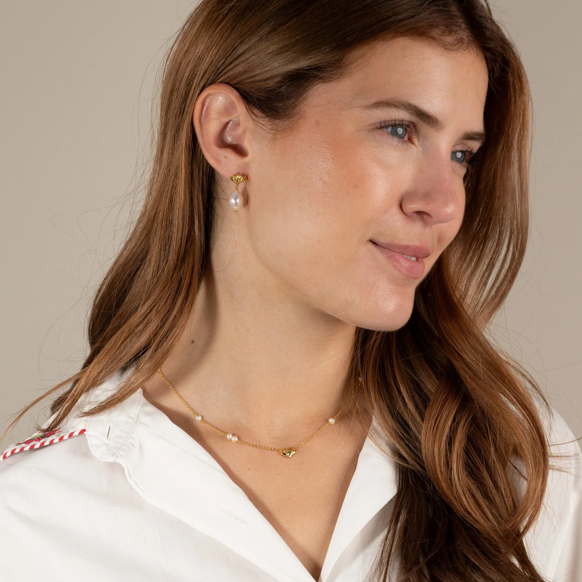 SHELLY PEARL GOLDEN EARRING - Image 8