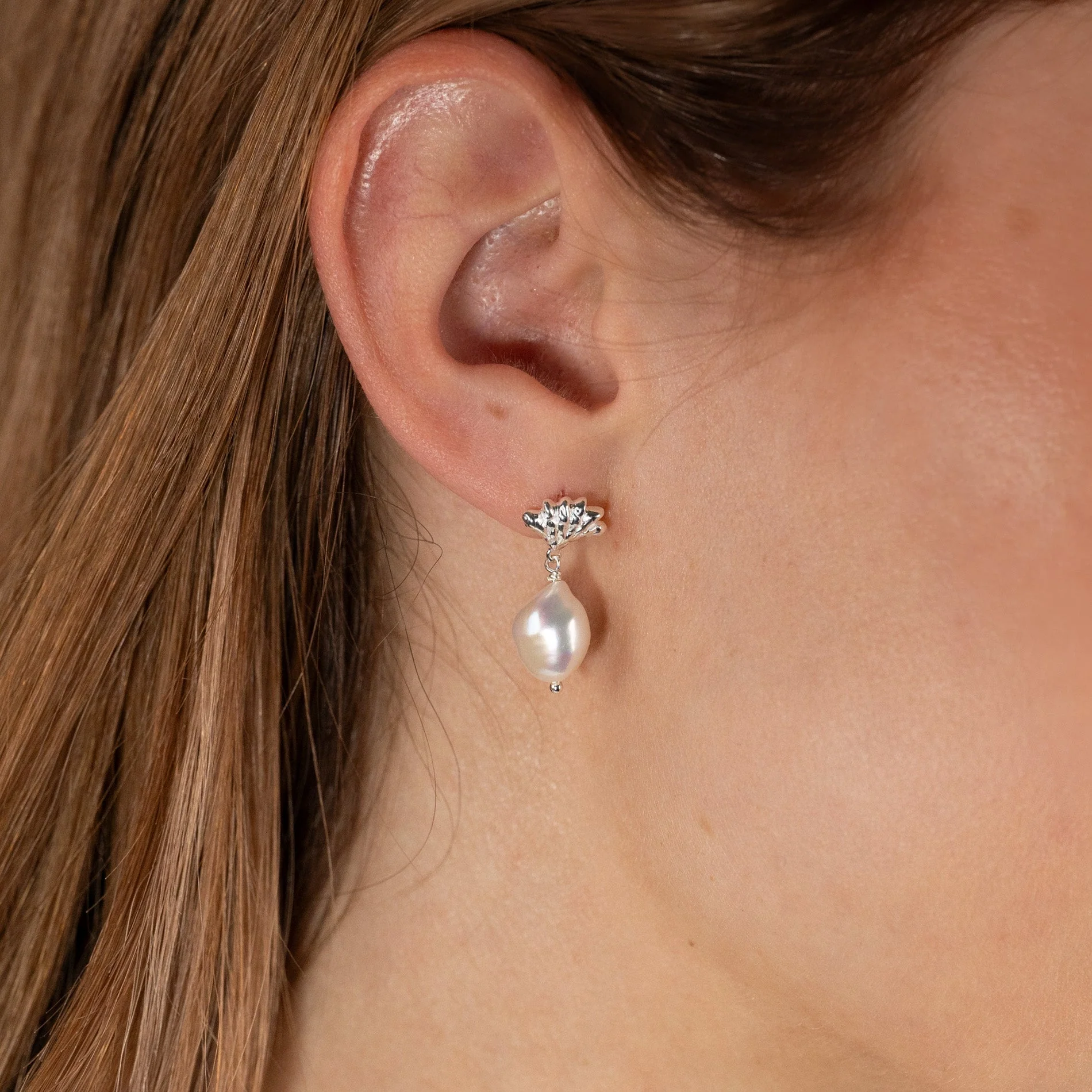 SHELLY PEARL SILVER EARRING - Image 2